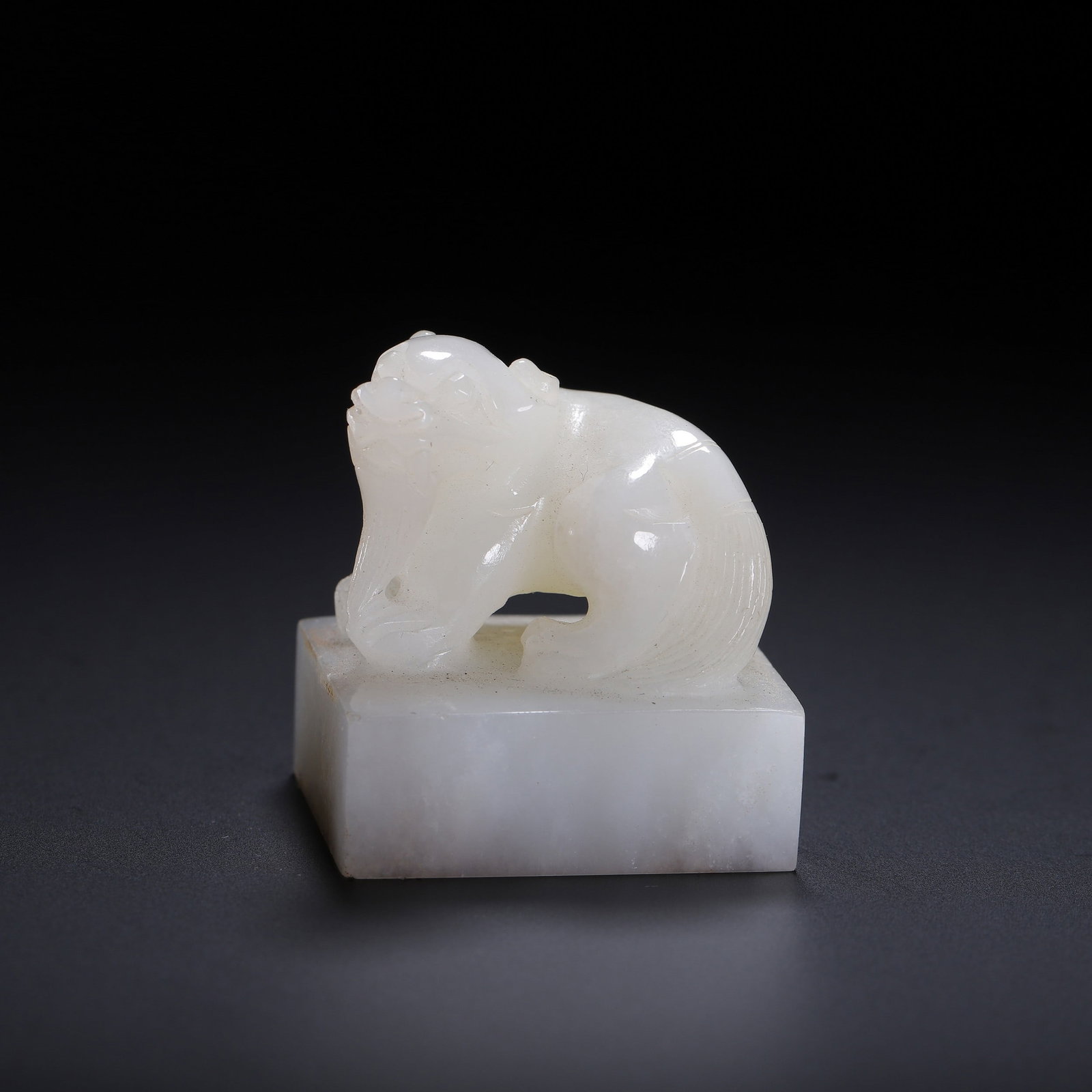 A JADE SEAL: 玉印章 A jade seal 3.5x2.5x3.5cm