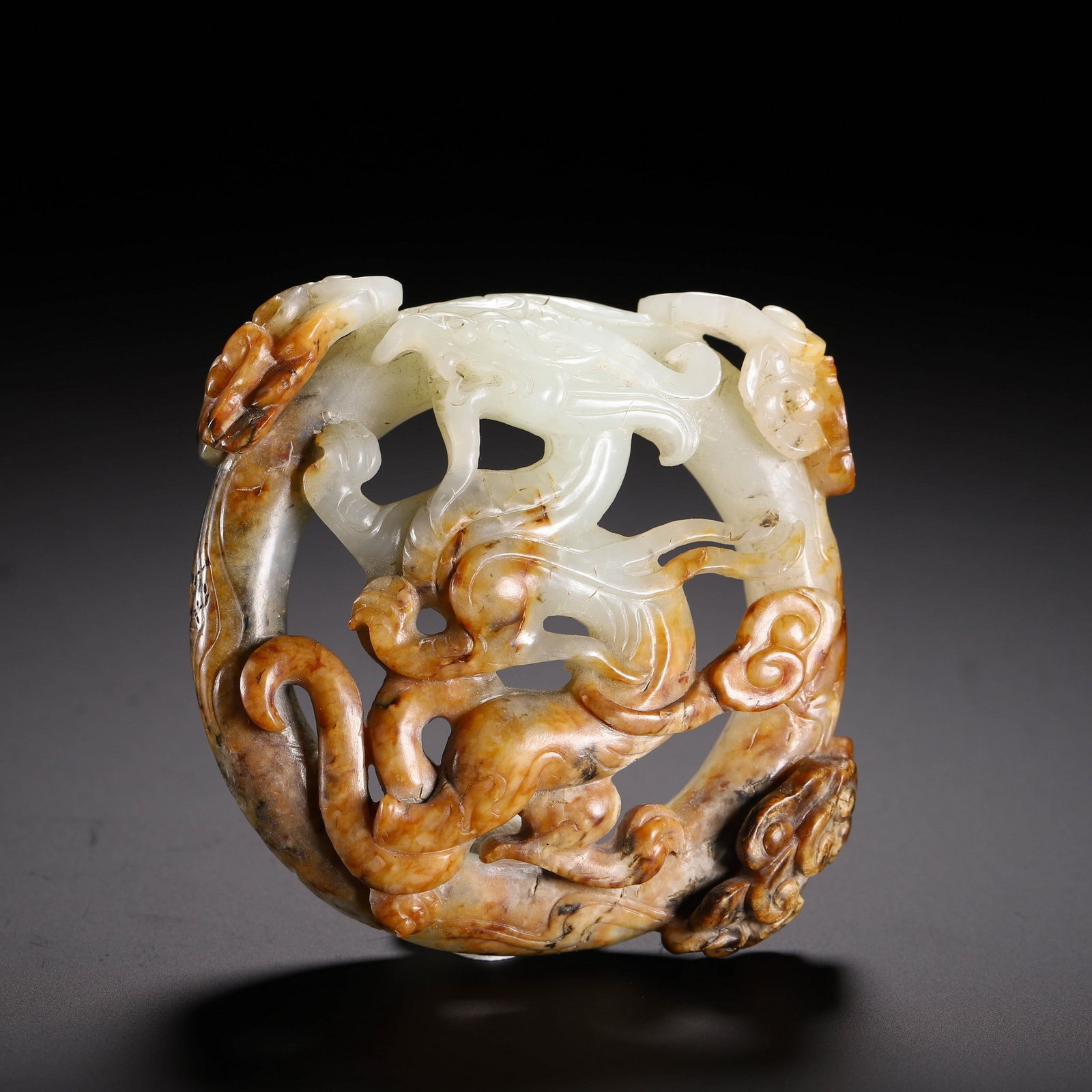 A JADE BI: 玉龙纹壁 A jade bi Diam.7cm