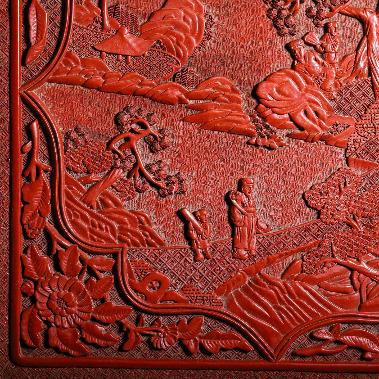 A CARVED LACQUERWARE FIGURE DISH - 2