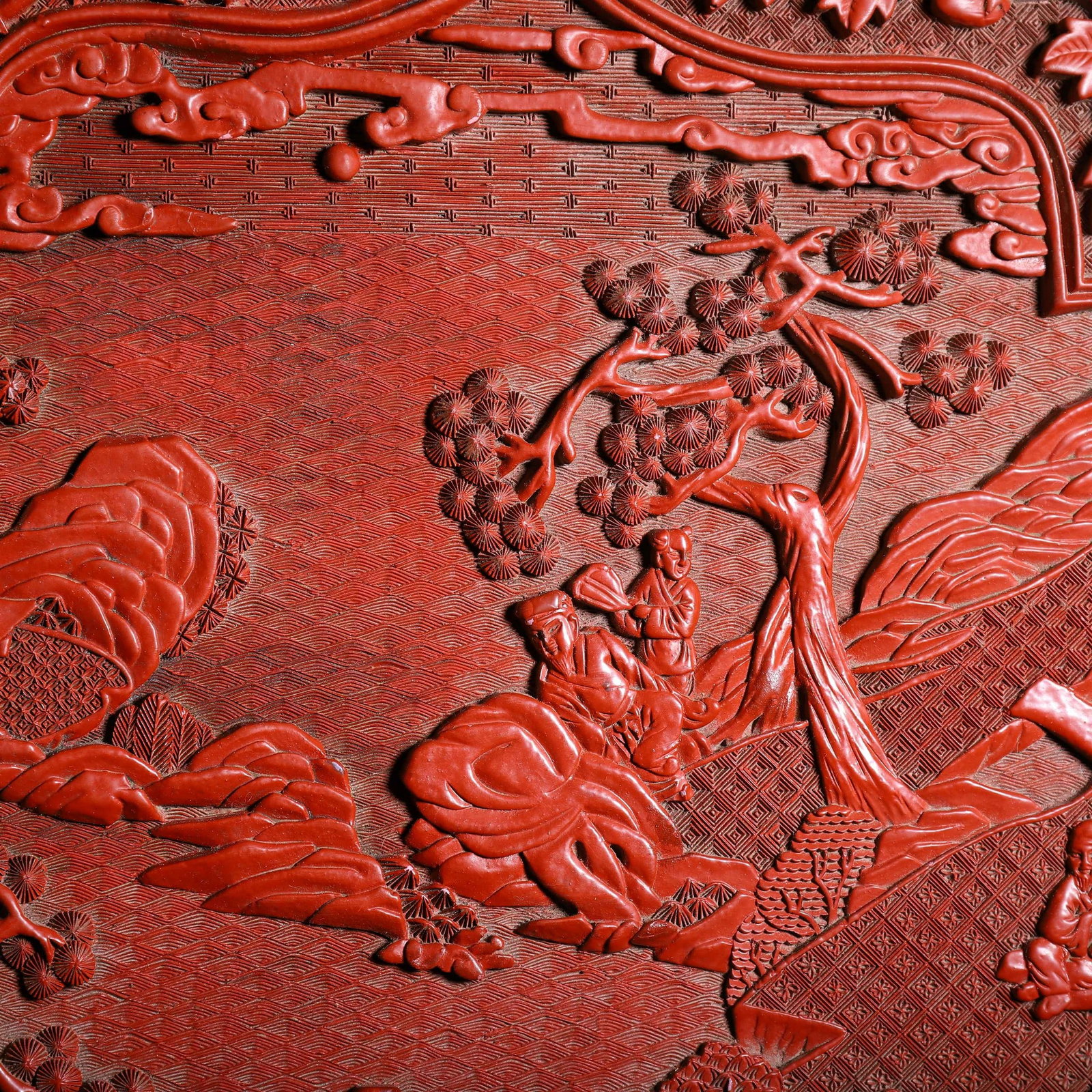 A CARVED LACQUERWARE FIGURE DISH - 3