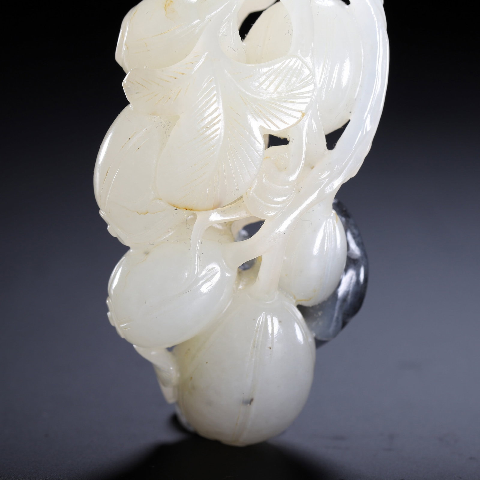 A JADE PENDANT - 3