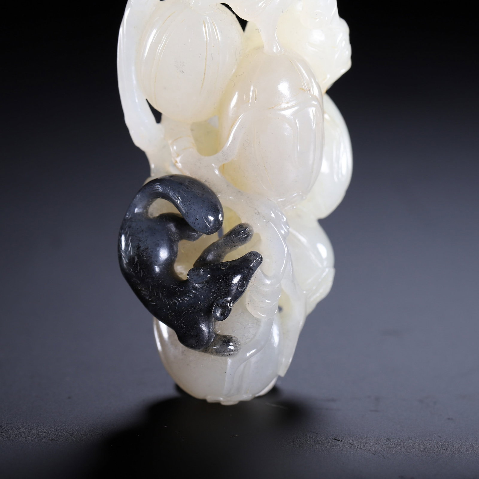 A JADE PENDANT - 5