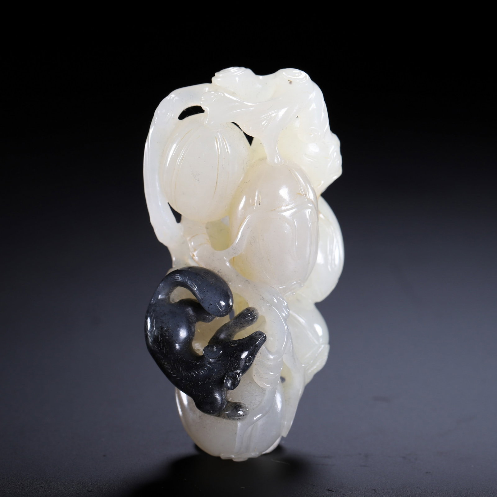 A JADE PENDANT - 6
