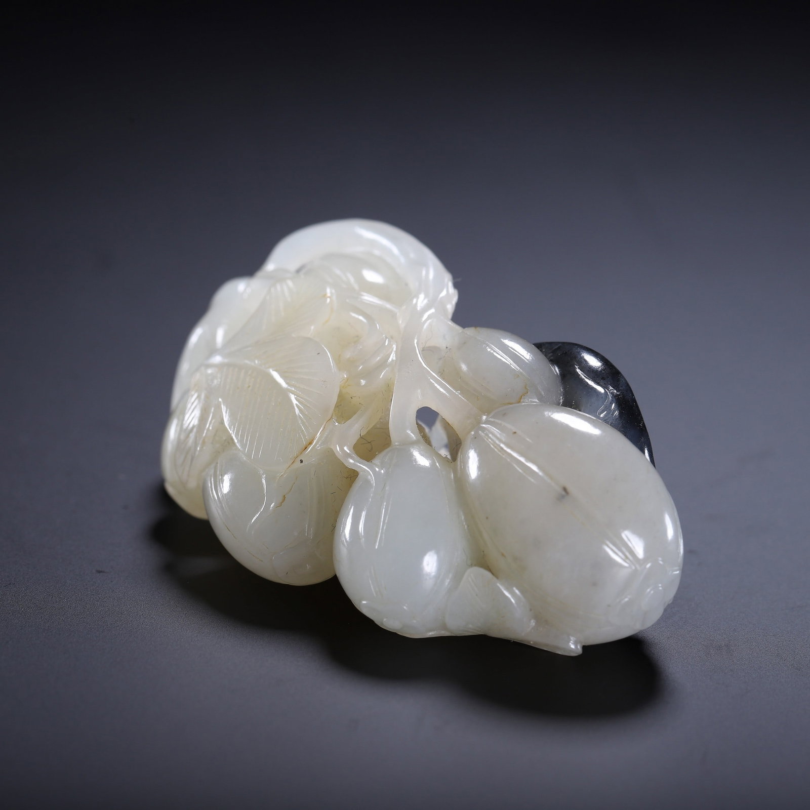 A JADE PENDANT - 8