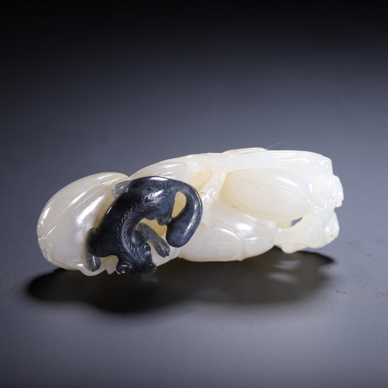 A JADE PENDANT - 9