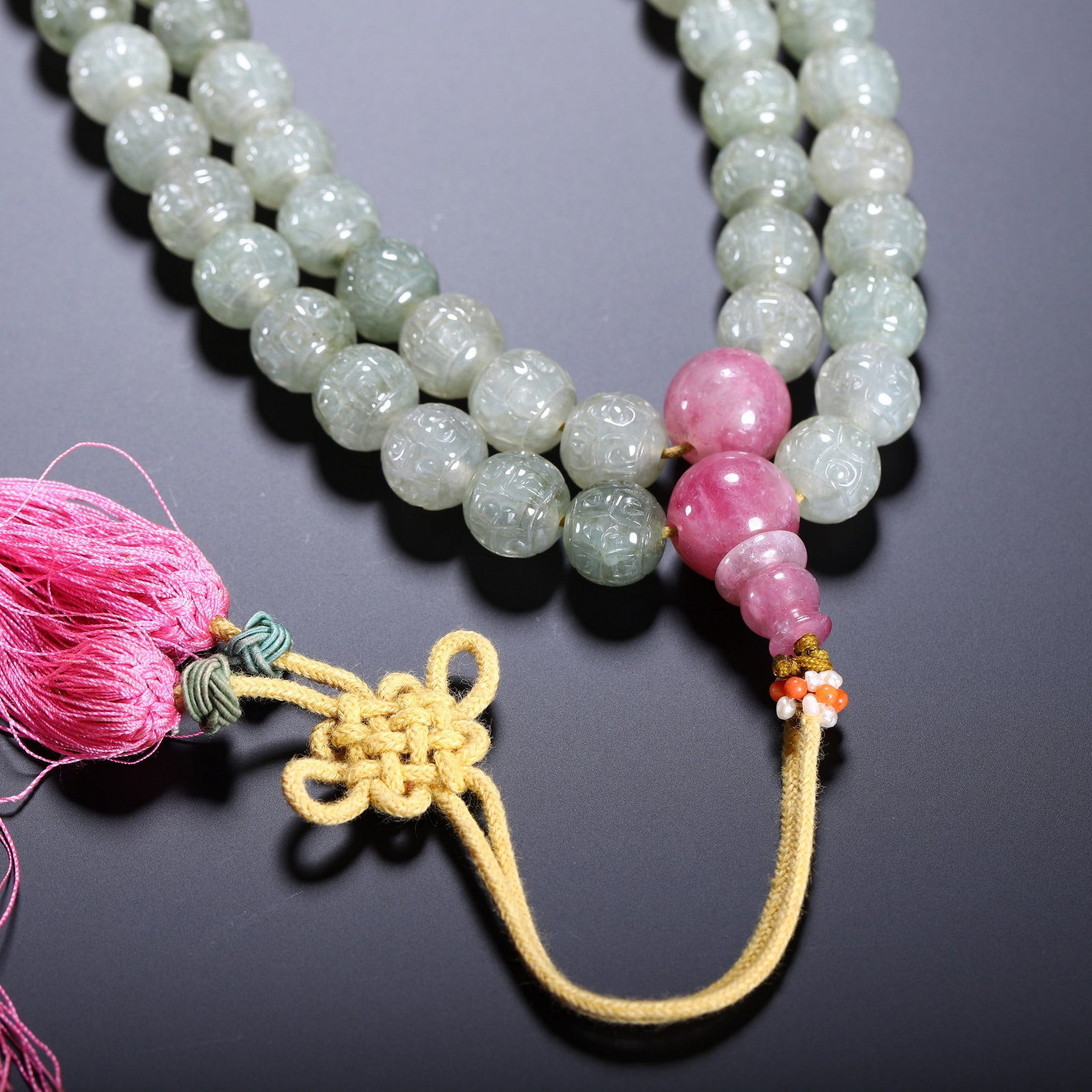 A JADE PRAYER BEAD - 2