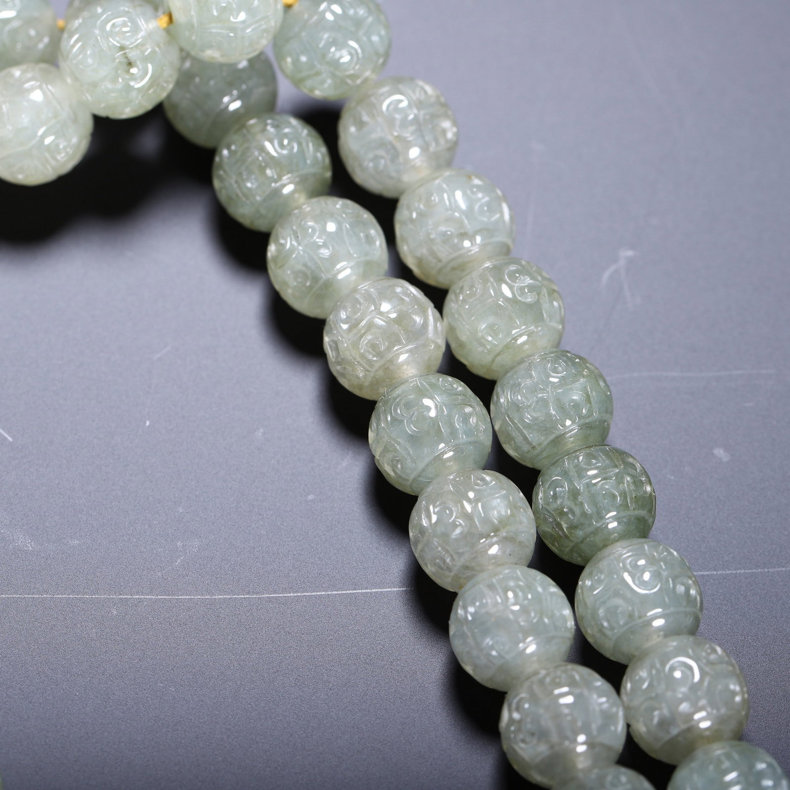 A JADE PRAYER BEAD - 8