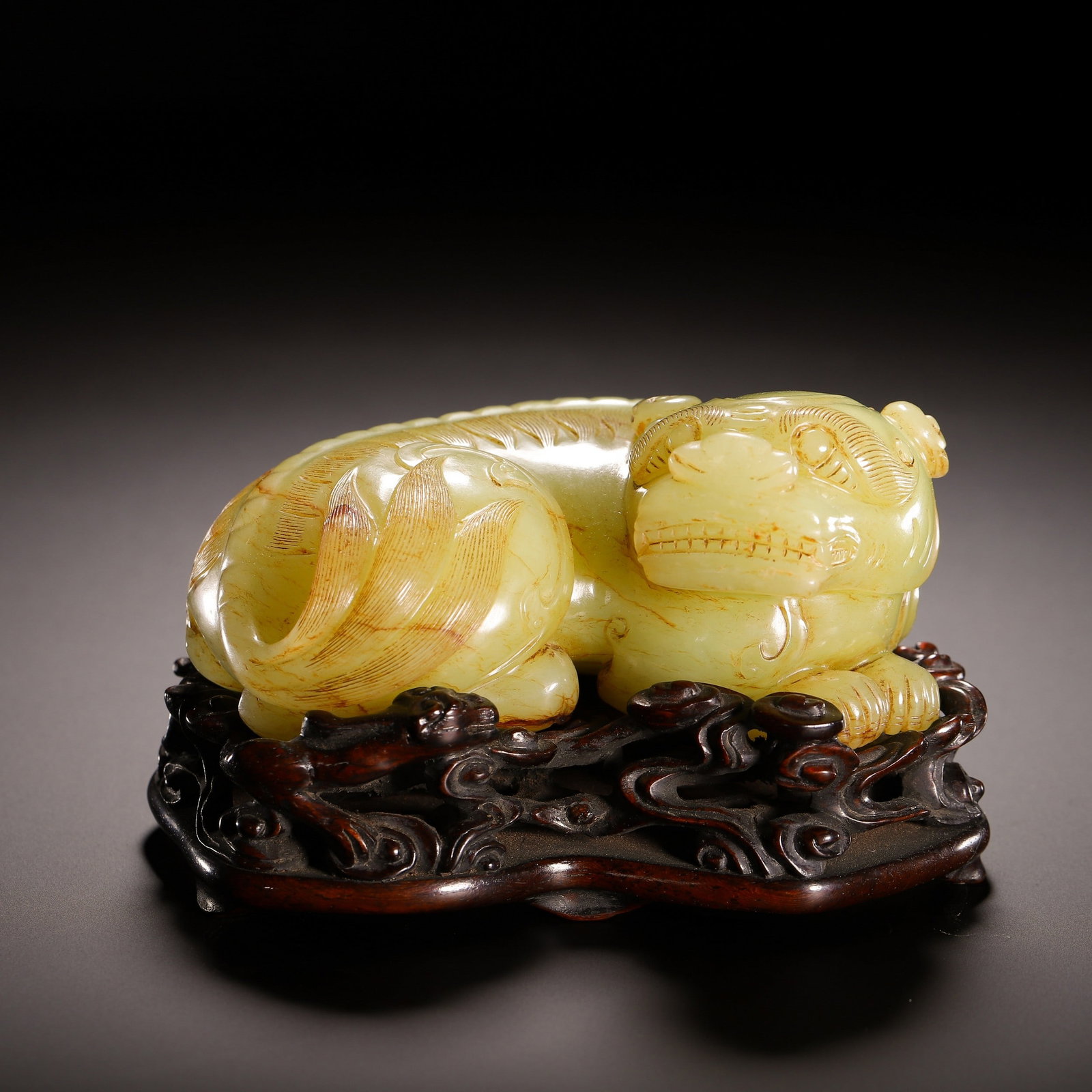 A JADE: 黄玉瑞兽摆件 A jade 12x9x7cm