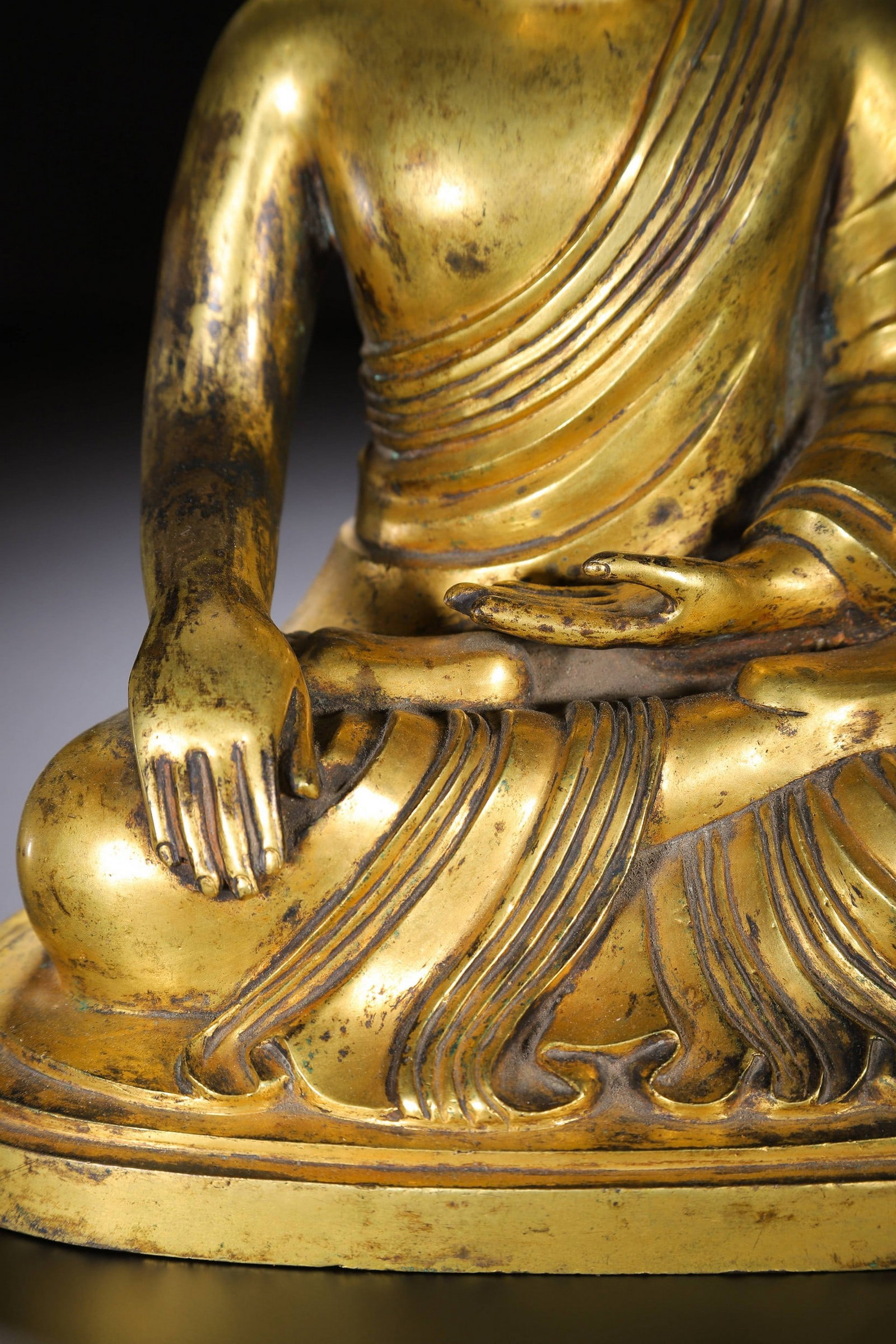A COPPER GILDED BUDDHA STATUE - 3