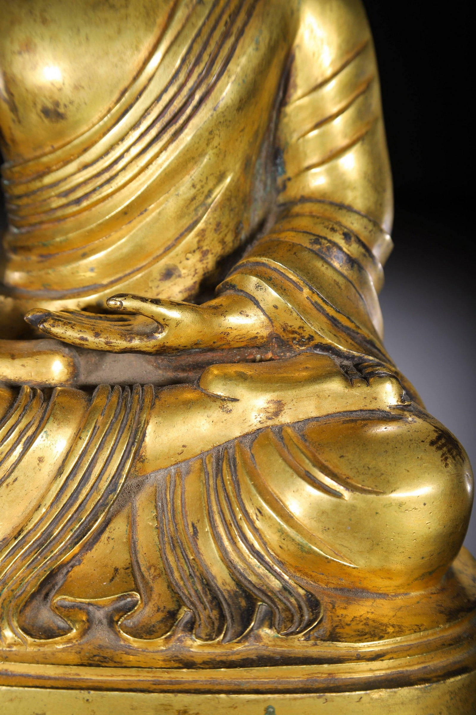 A COPPER GILDED BUDDHA STATUE - 4