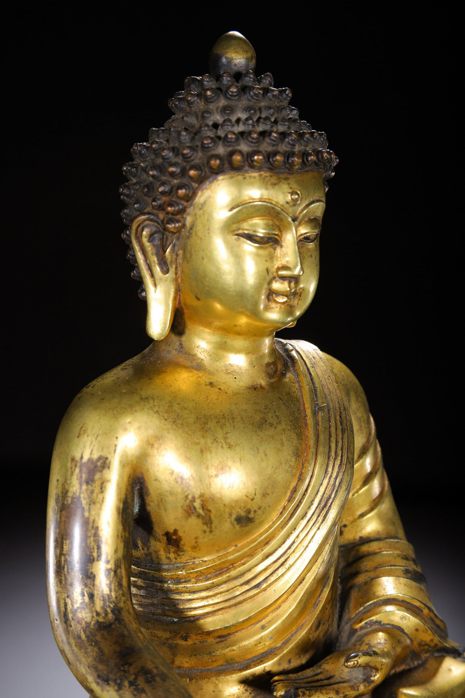 A COPPER GILDED BUDDHA STATUE - 6