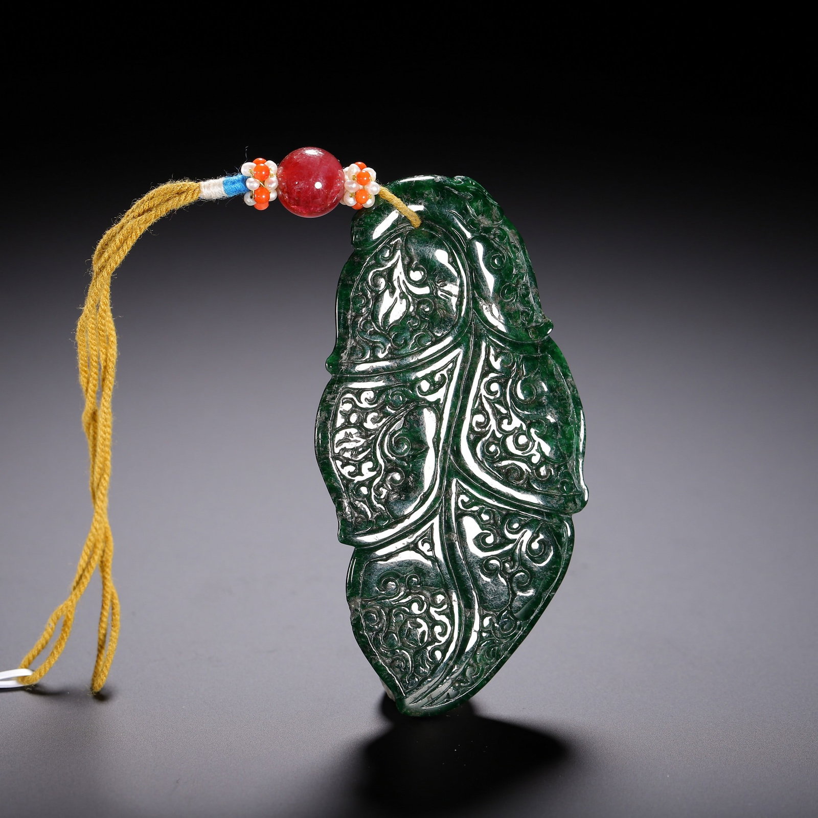 A JADE PENDANT: 翡翠叶子挂件 A jade pendant 8.5x4.4cm