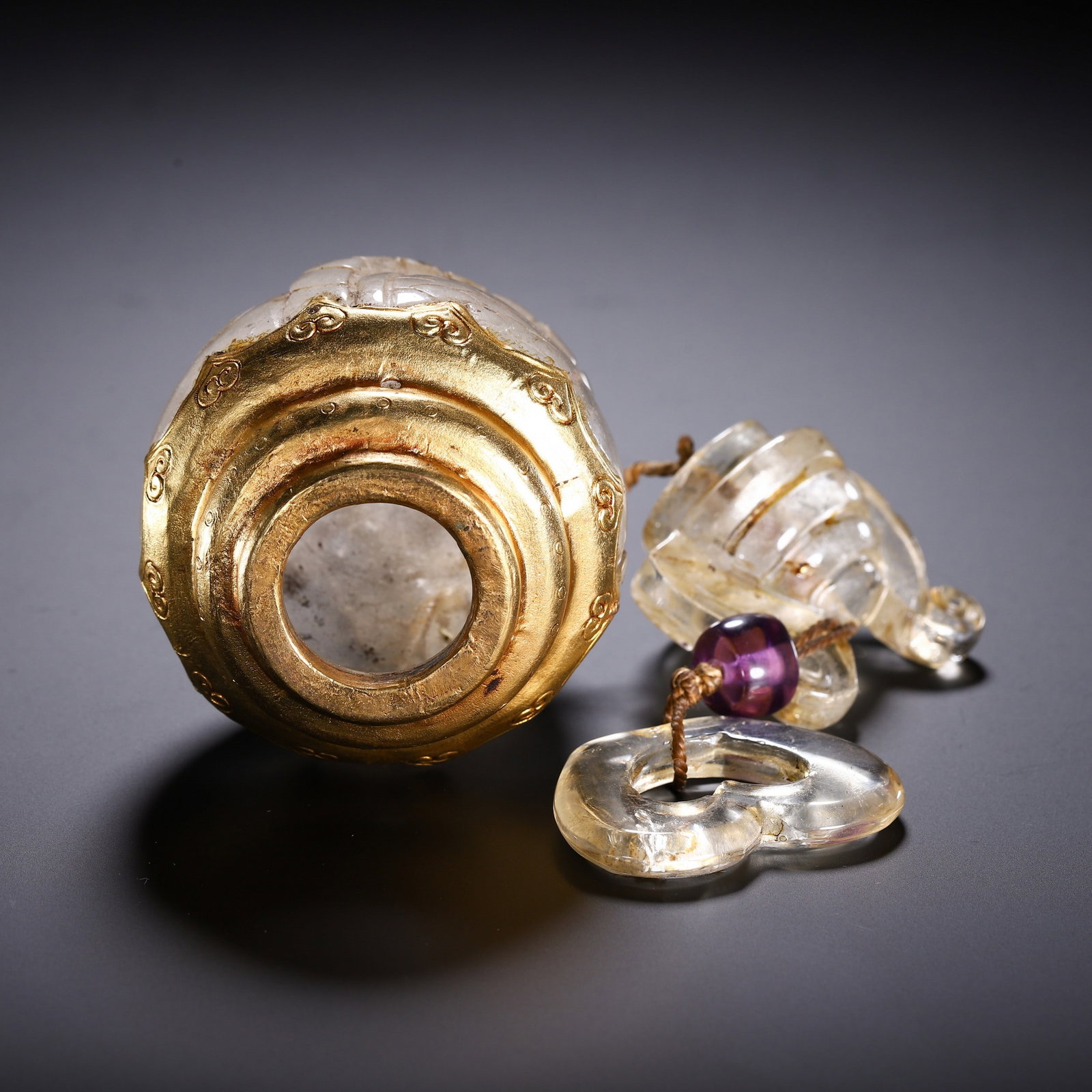 A CRYSTAL VASE - 3