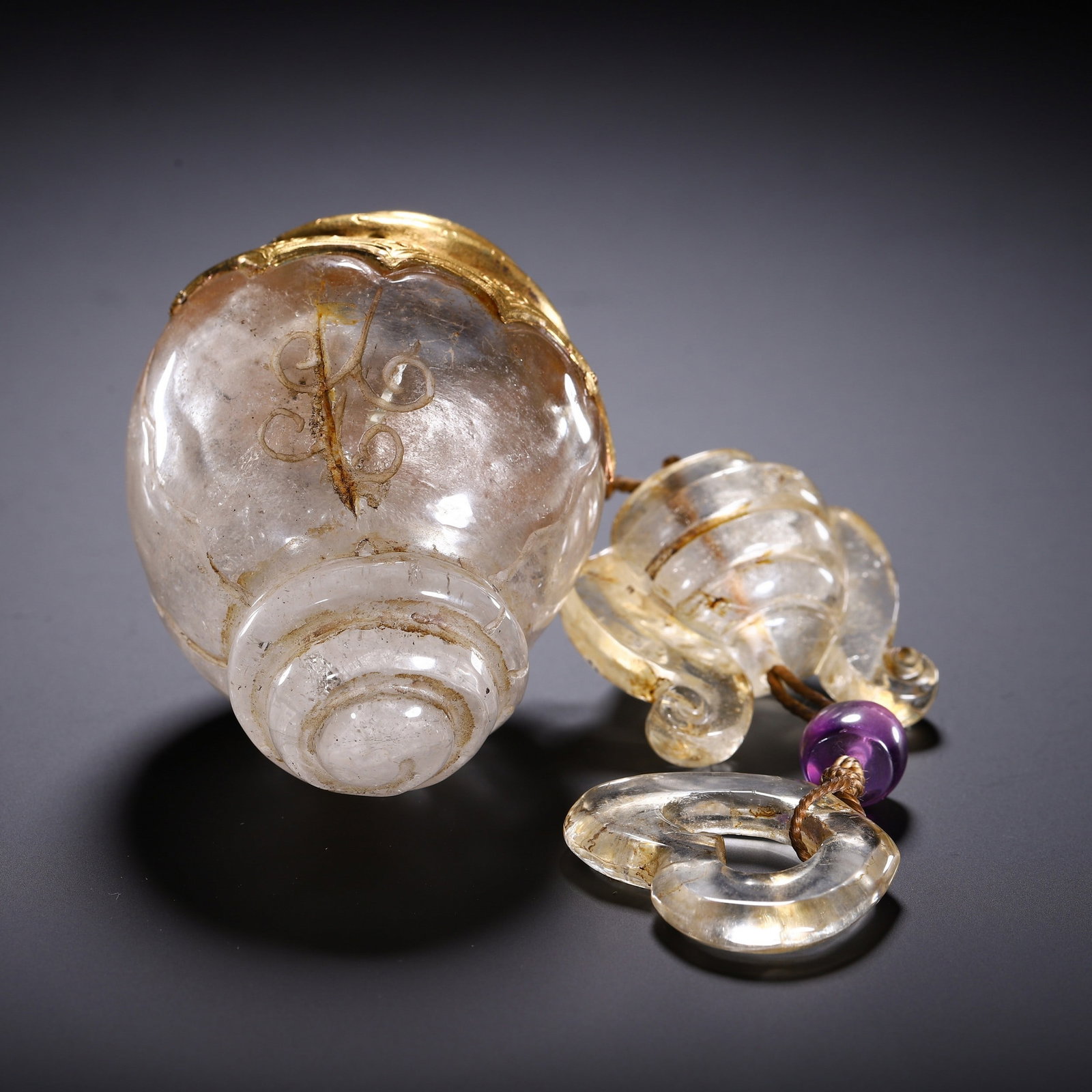 A CRYSTAL VASE - 4