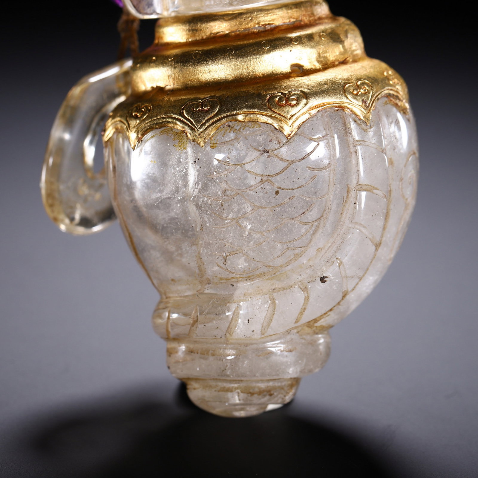 A CRYSTAL VASE - 7