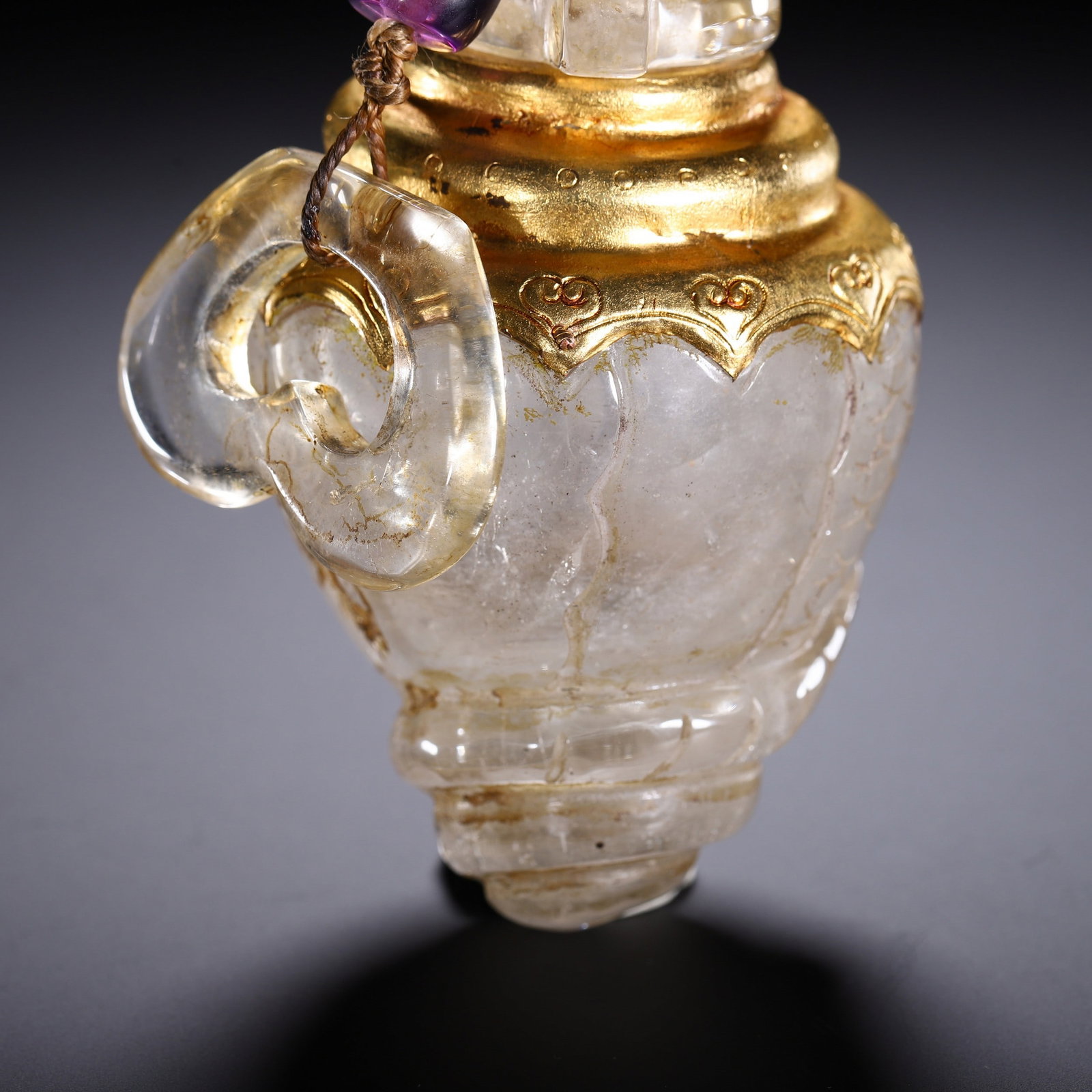 A CRYSTAL VASE - 9