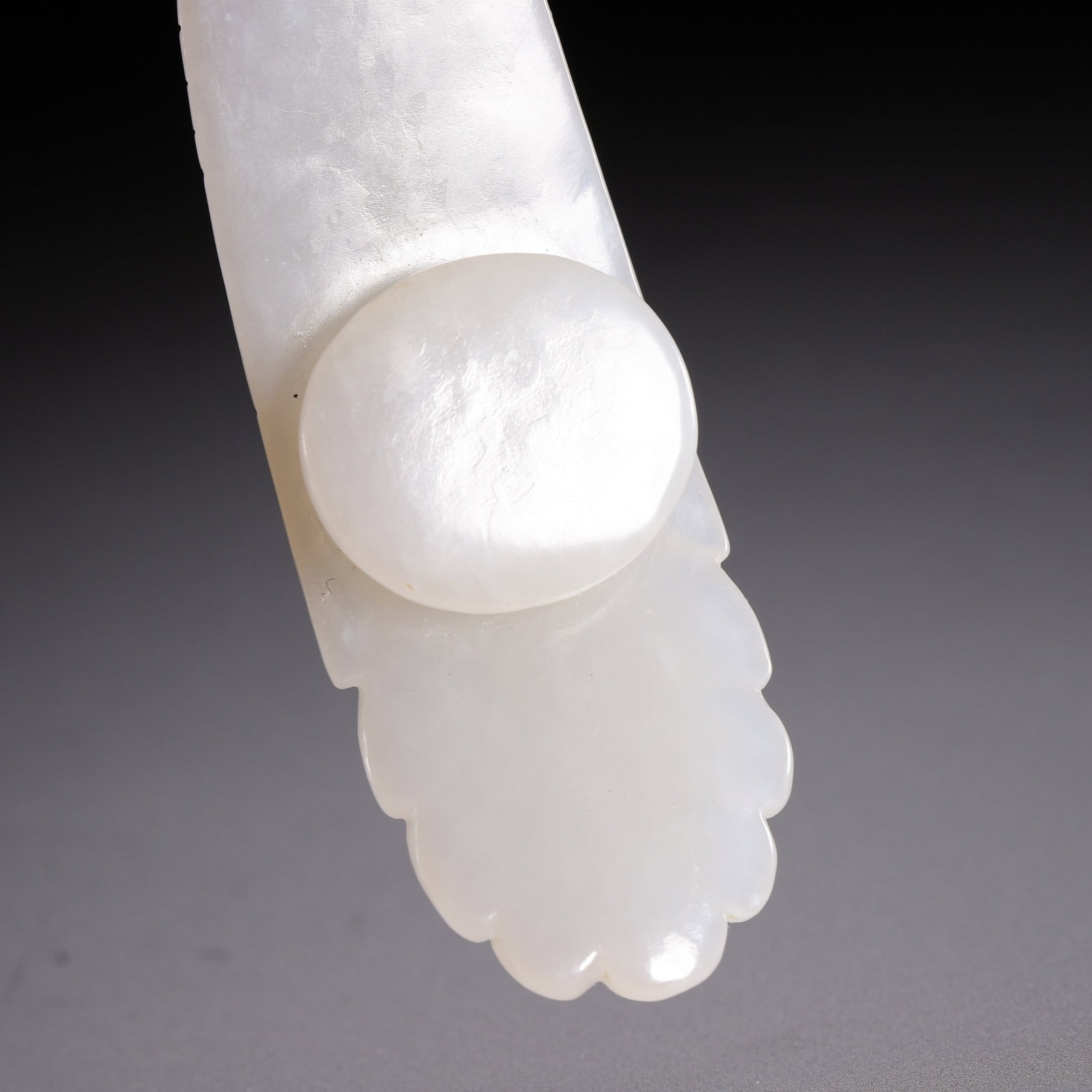 A JADE BELT HOOK - 9