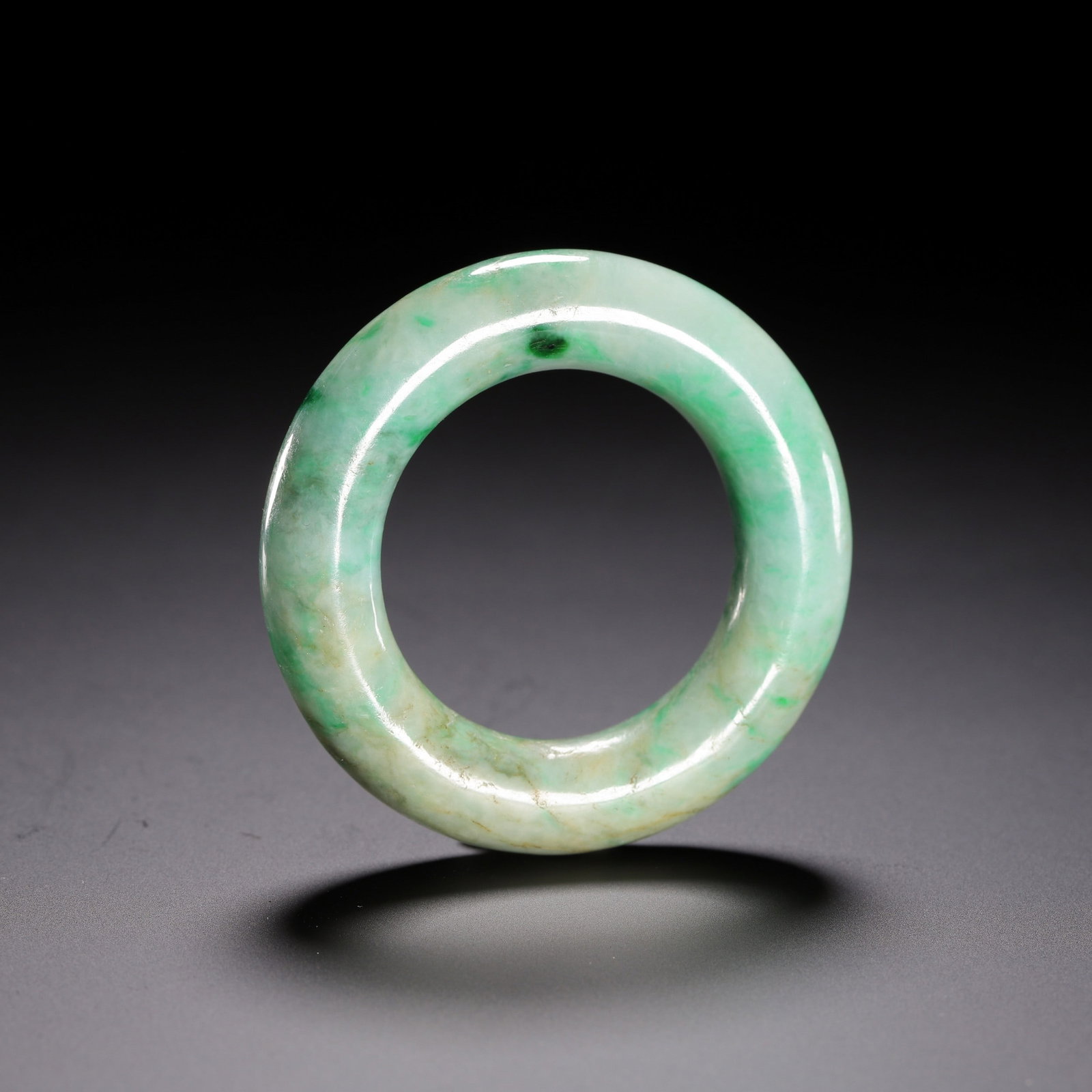 A JADE: 翡翠袈裟环 A jade Diam.4.5cm