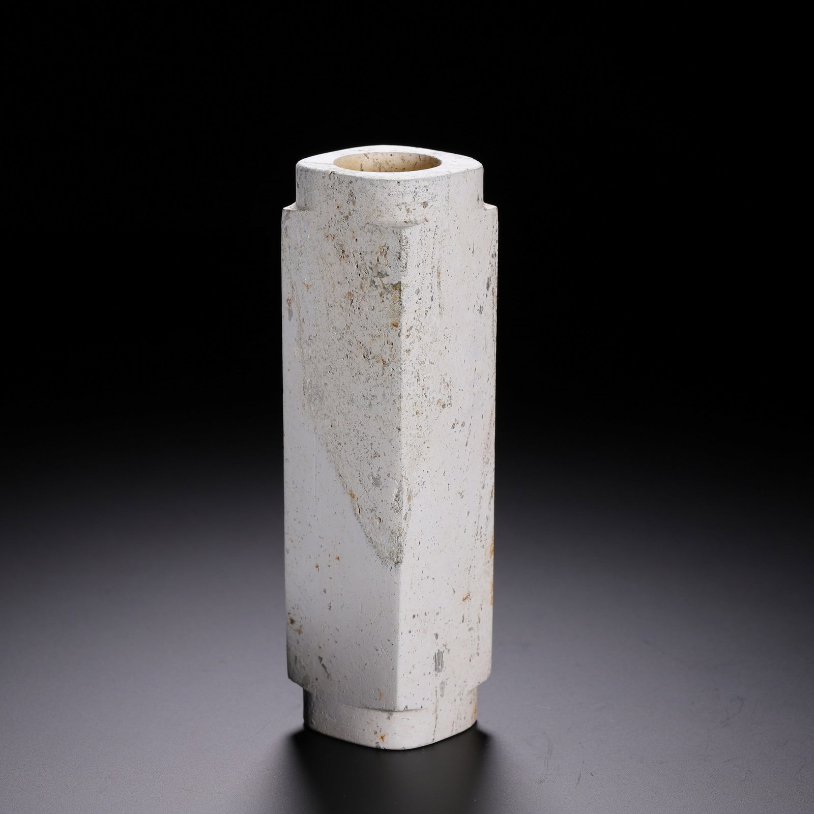 A JADE CONG: 玉琮 A jade cong Ht.12cm
