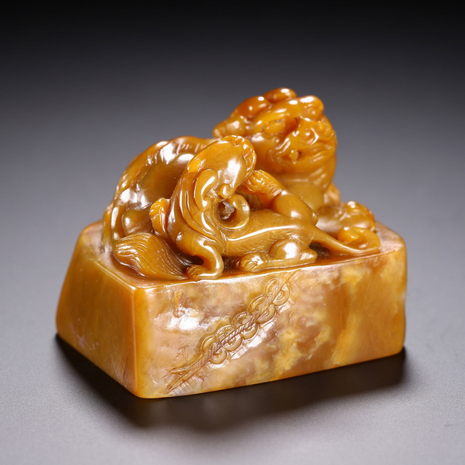 A TIANHUANG SEAL: 田黄印章 A tianhuang seal 5x4x4cm