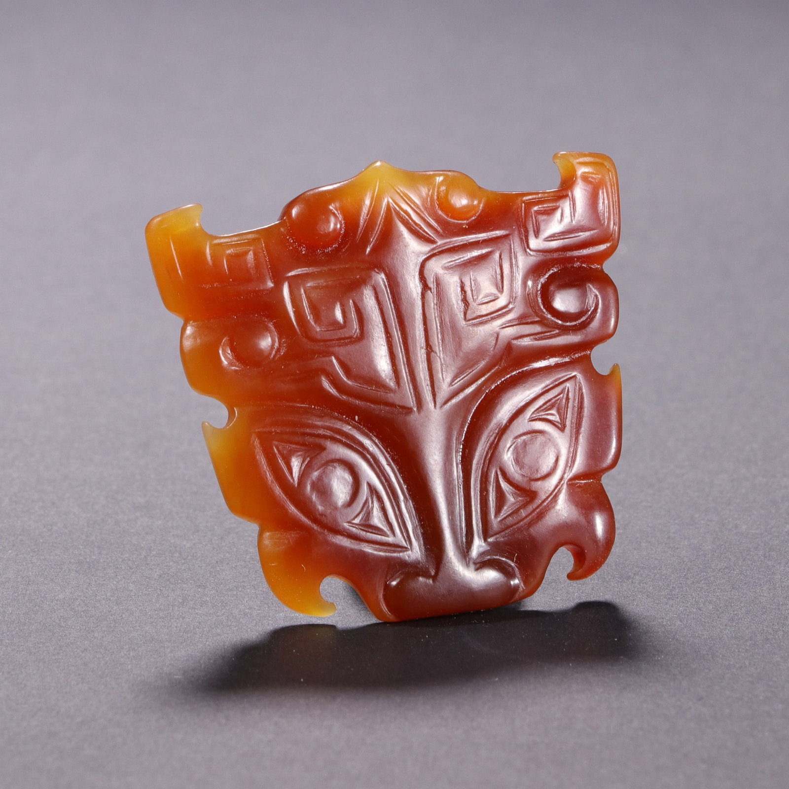 A JADE MASK: 和田玉面具 A jade mask Lg.3.9cm