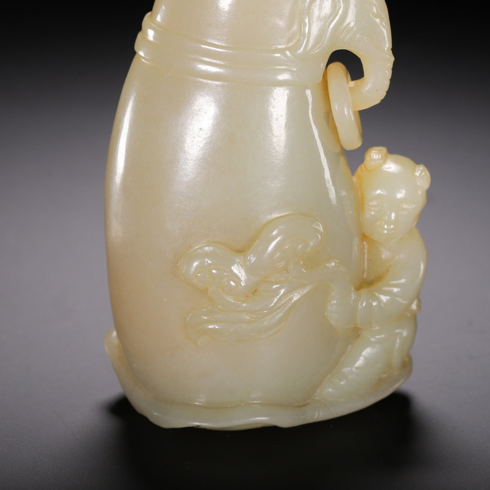 A JADE VASE - 3