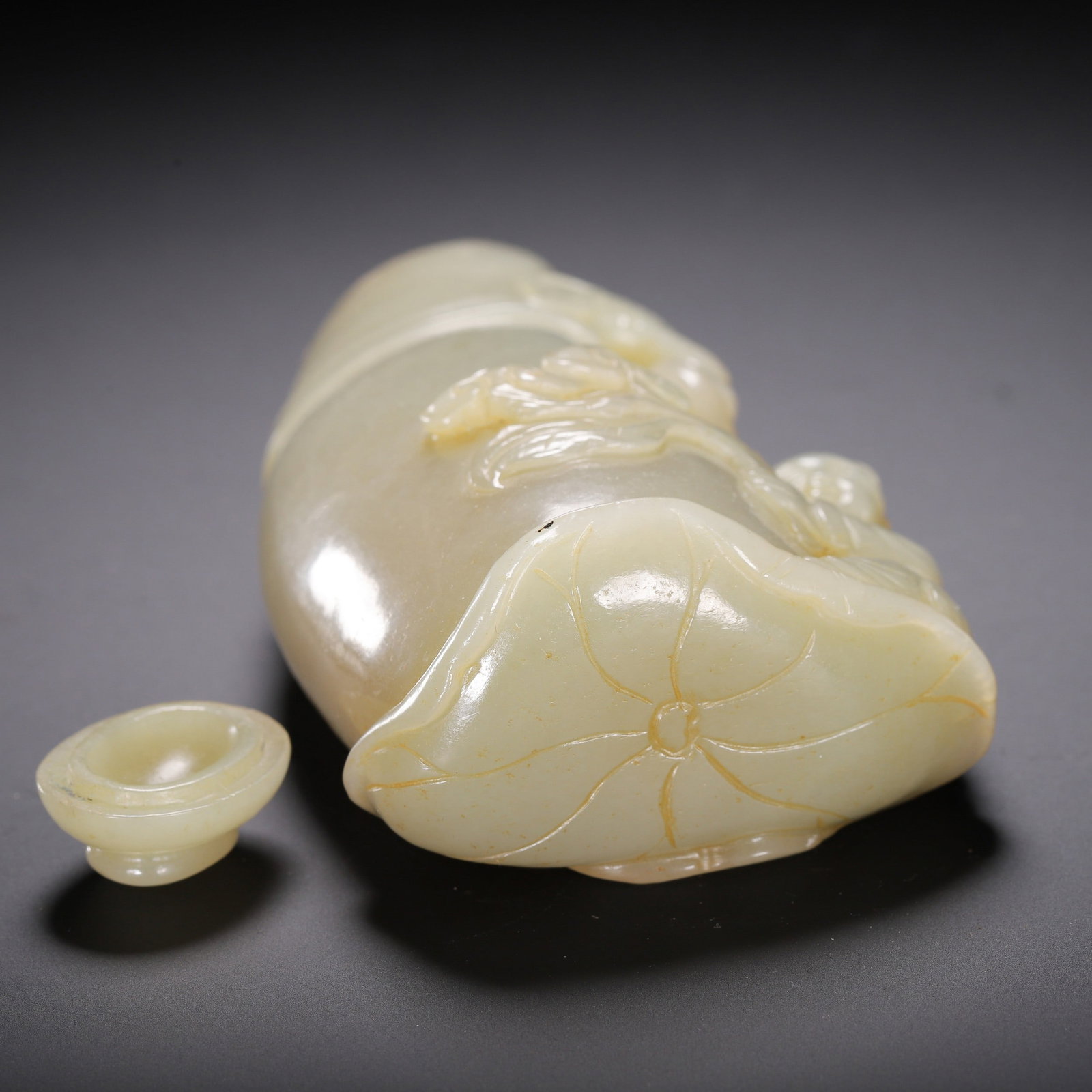 A JADE VASE - 9