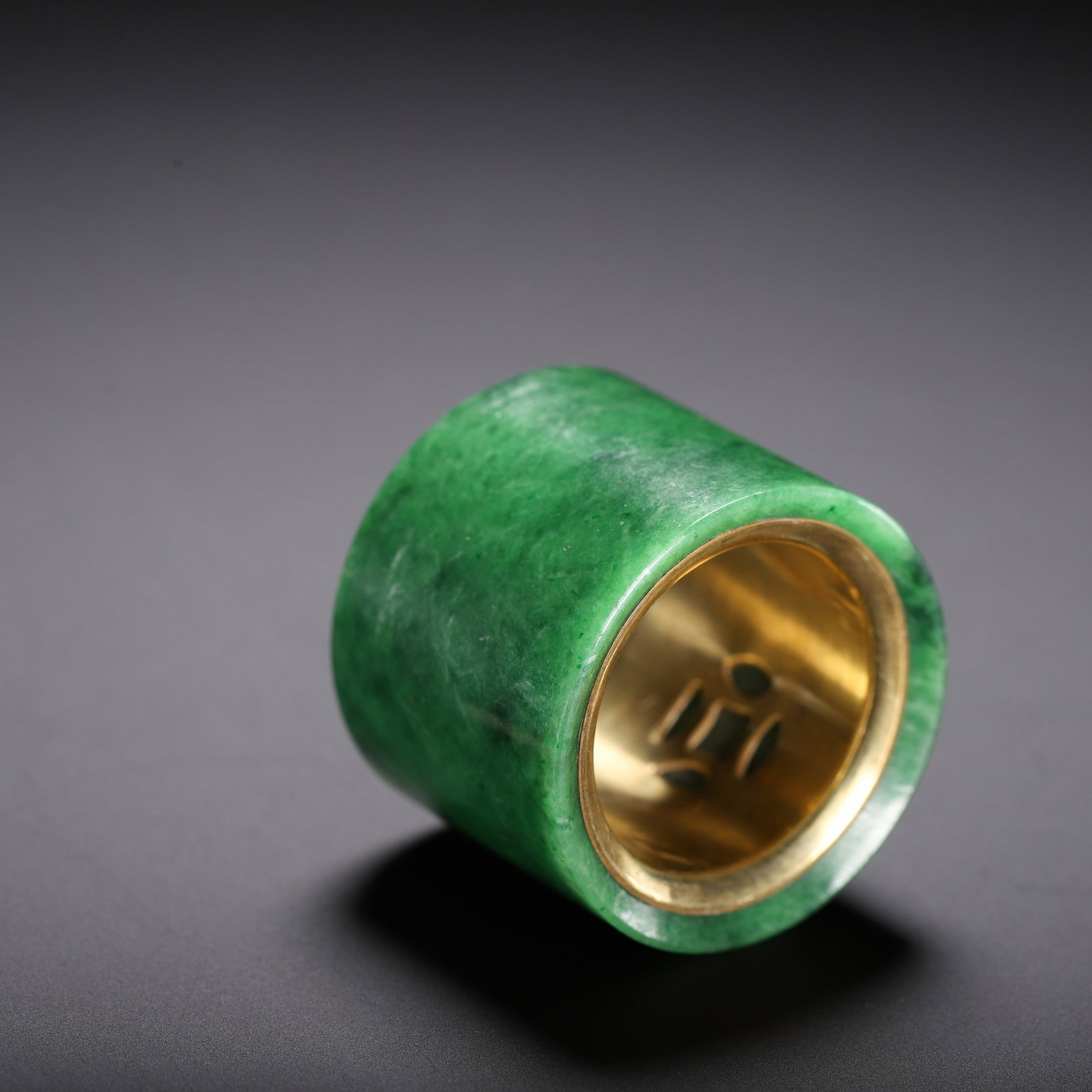 A JADE FINGERSTALL - 9