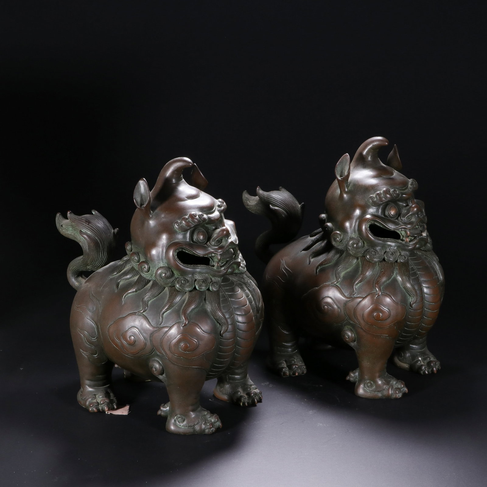A PAIR OF COPPER AROMATHERAPIES: 铜香薰一对 A pair of copper aromatherapies Ht.26cm