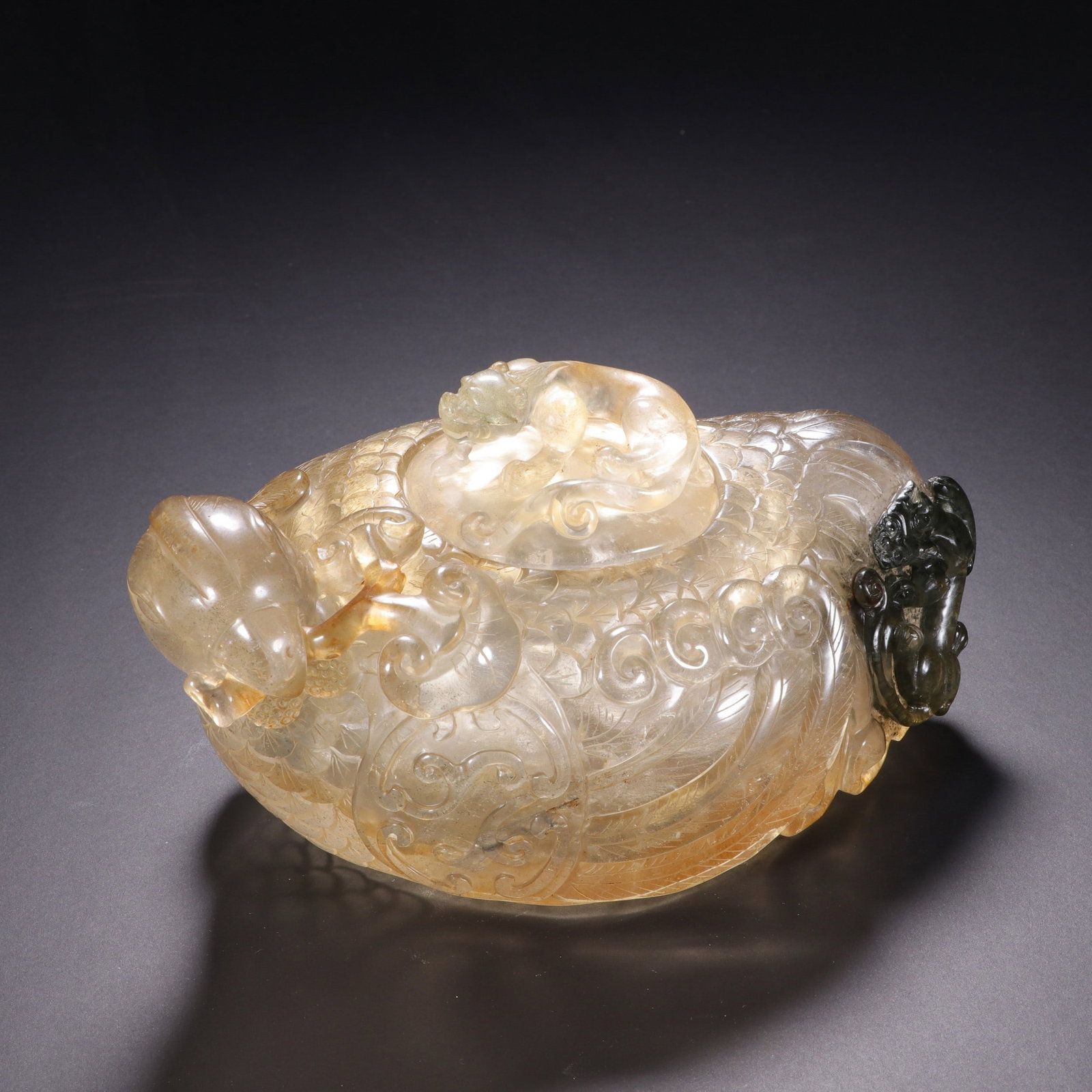 A CRYSTAL ORNAMENT: 水晶俏雕摆件 A crystal ornament Ht.8.7cm Lg.16cm