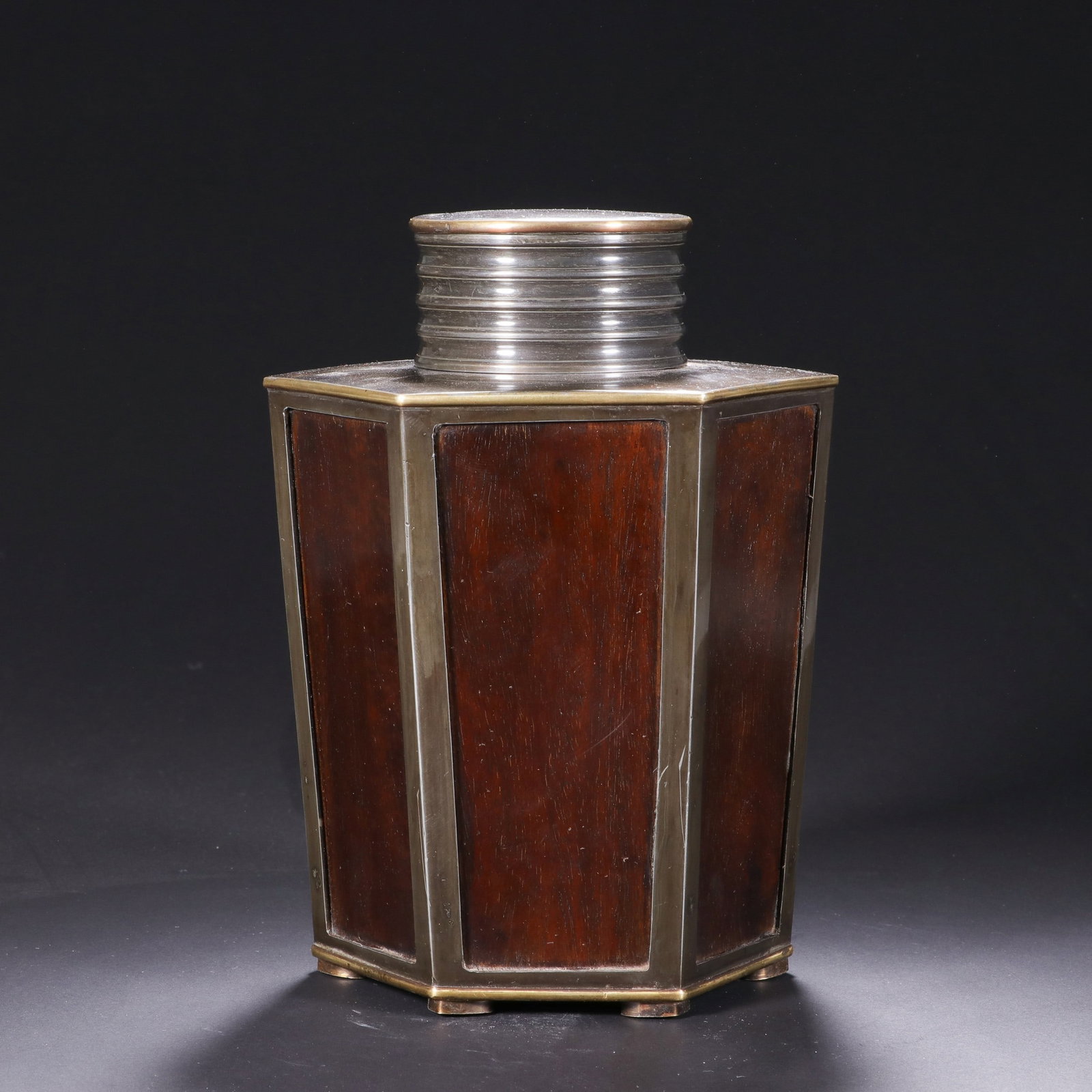 A TEA JAR: 锡器嵌樱子木茶叶罐 A tea jar Diam.18.2cm Ht.14cm