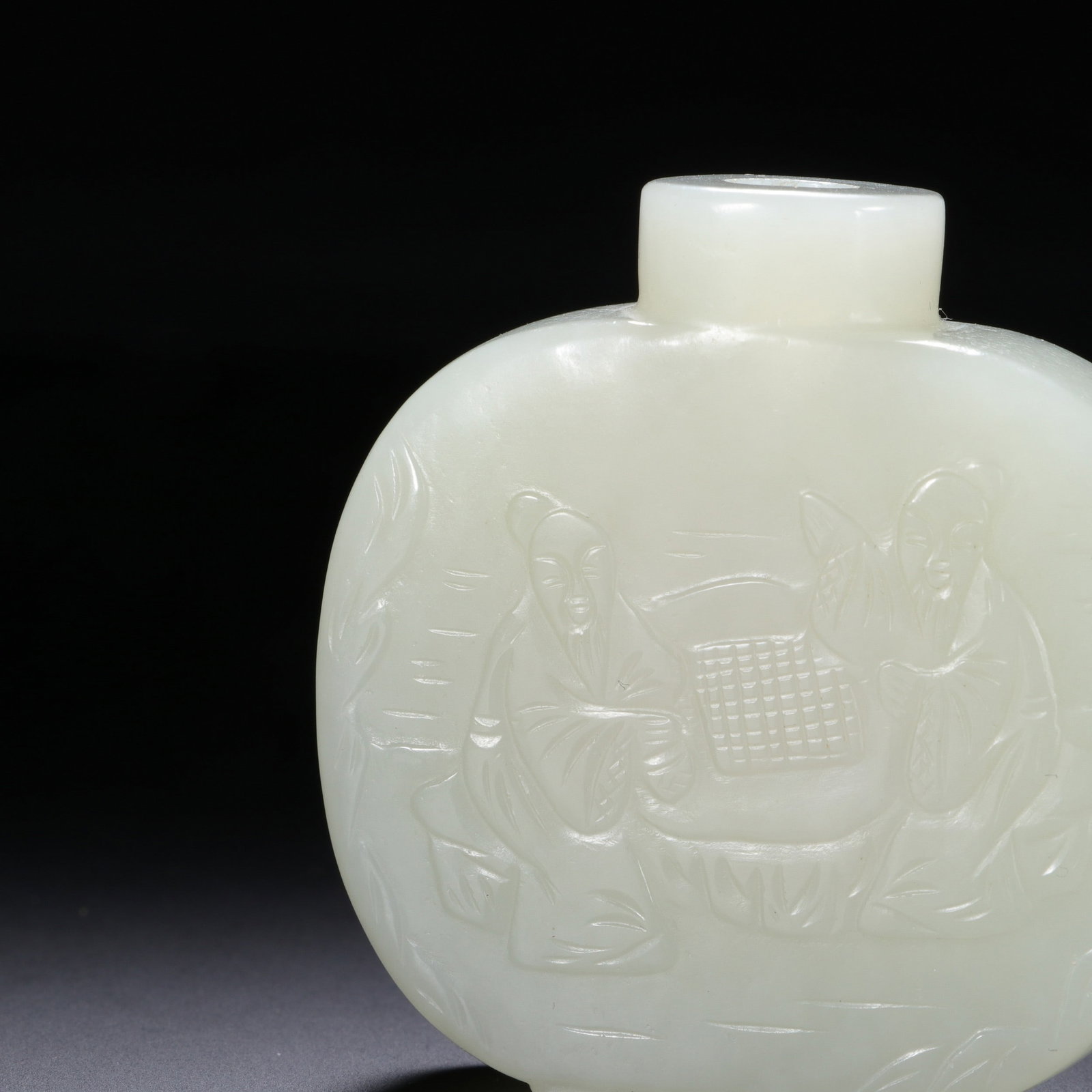 A JADE SNUFF BOTTLE - 2