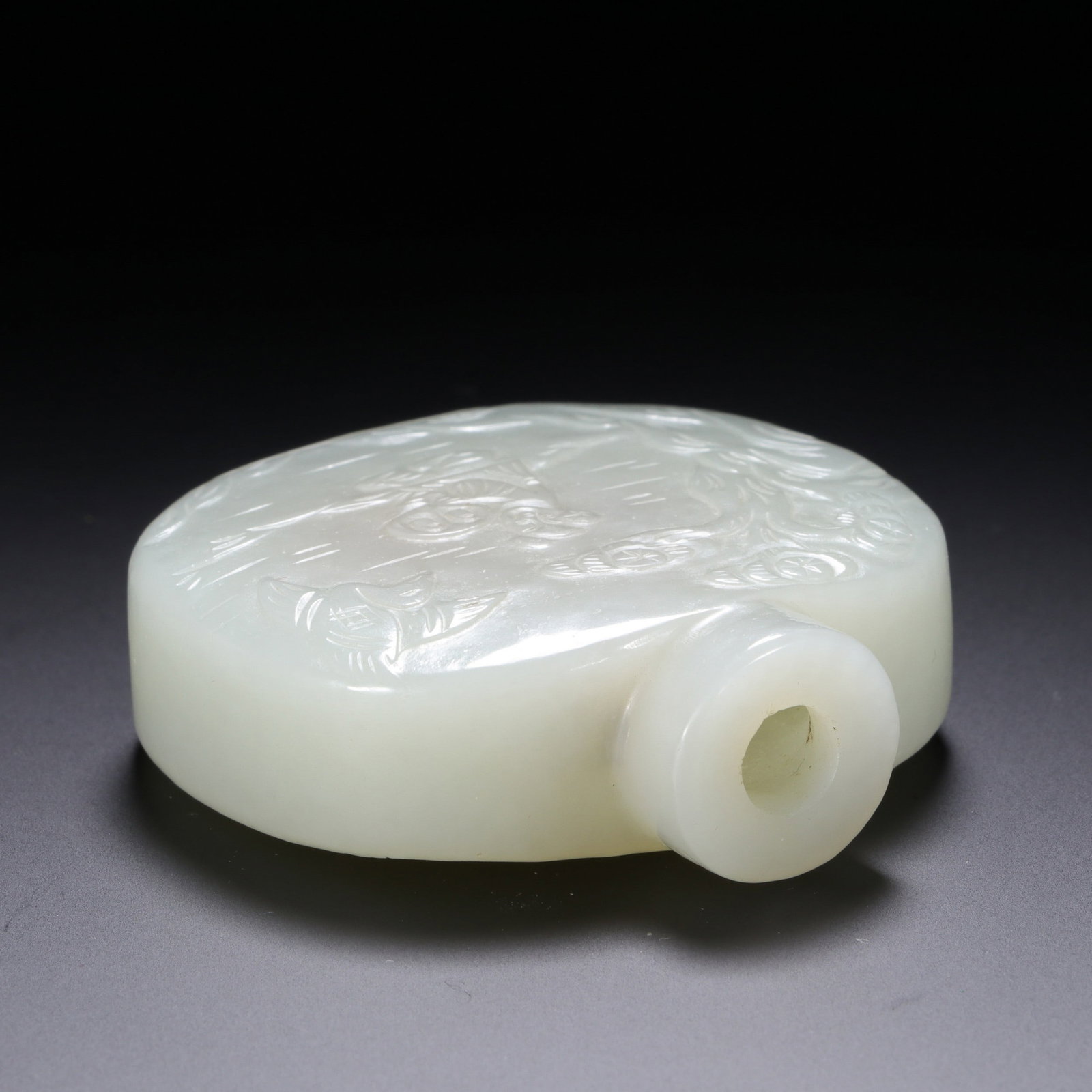 A JADE SNUFF BOTTLE - 6