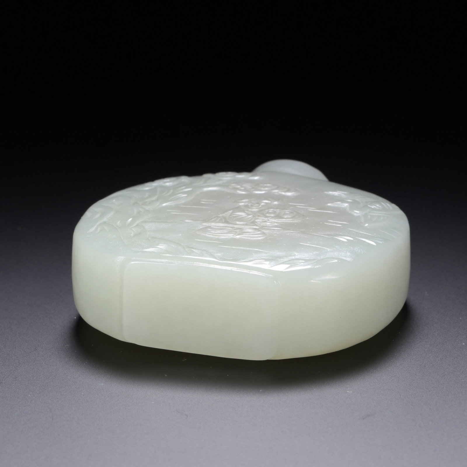 A JADE SNUFF BOTTLE - 7
