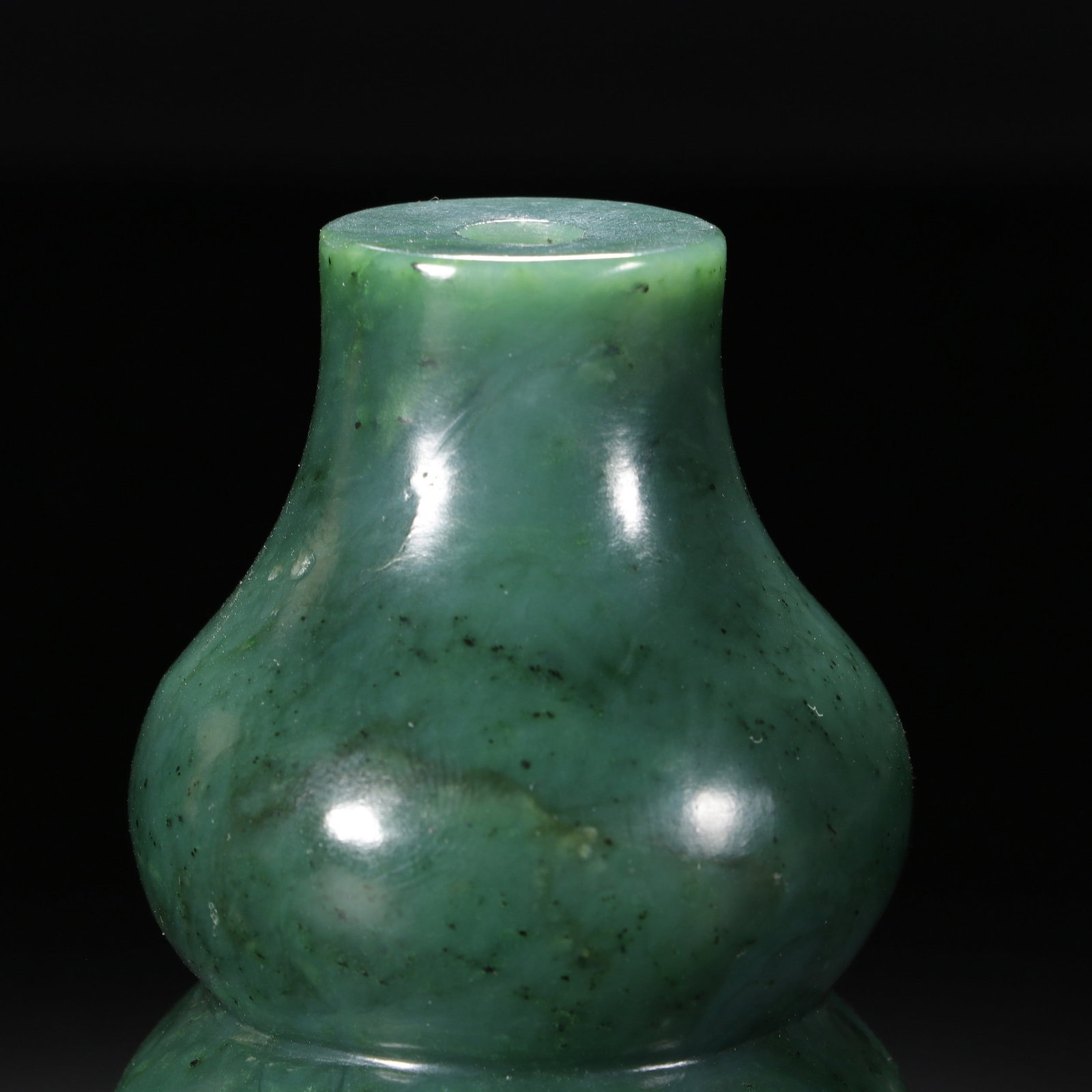 A JADE SNUFF BOTTLE - 2