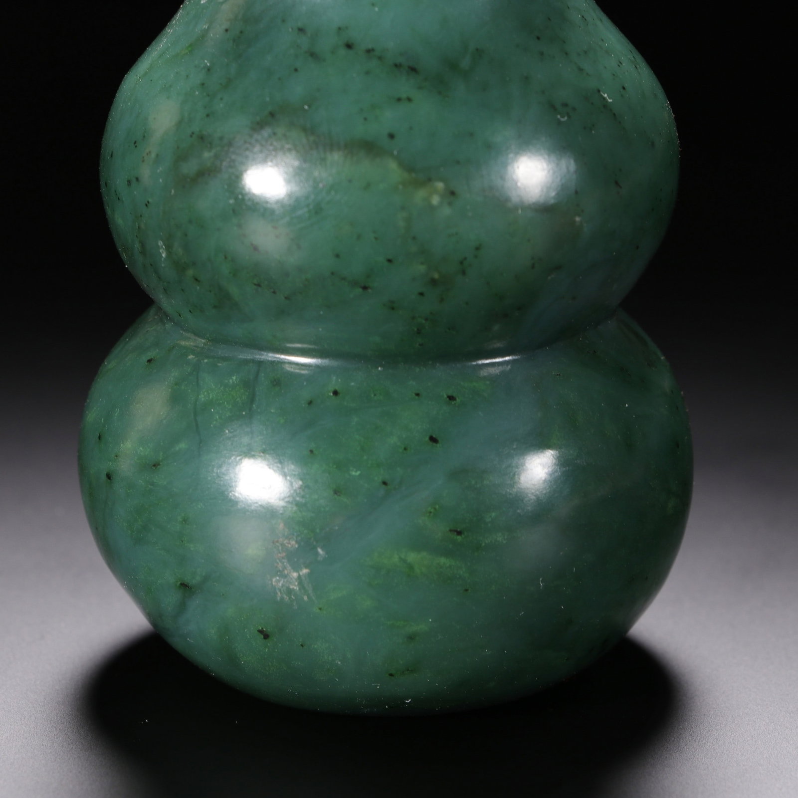 A JADE SNUFF BOTTLE - 3