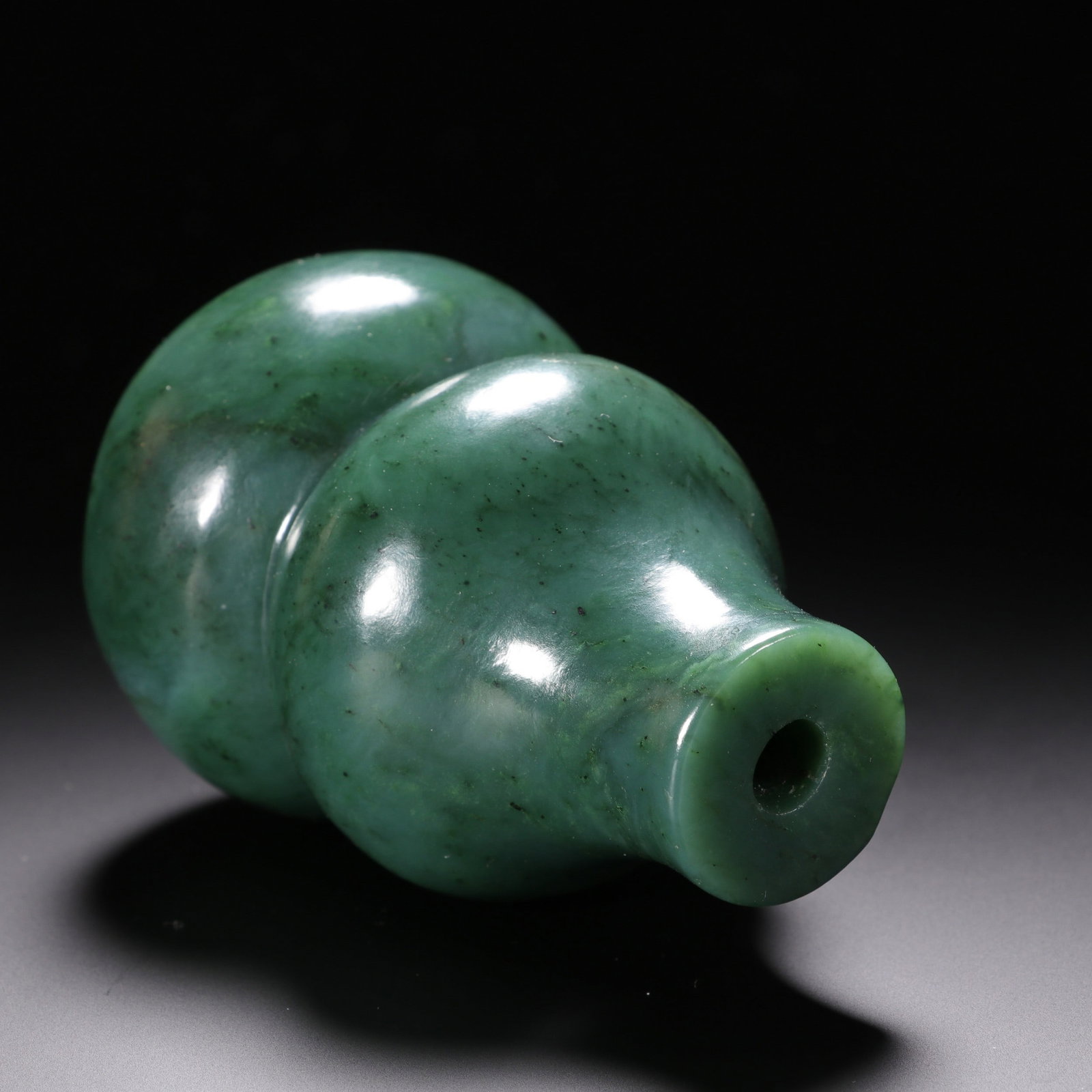 A JADE SNUFF BOTTLE - 5