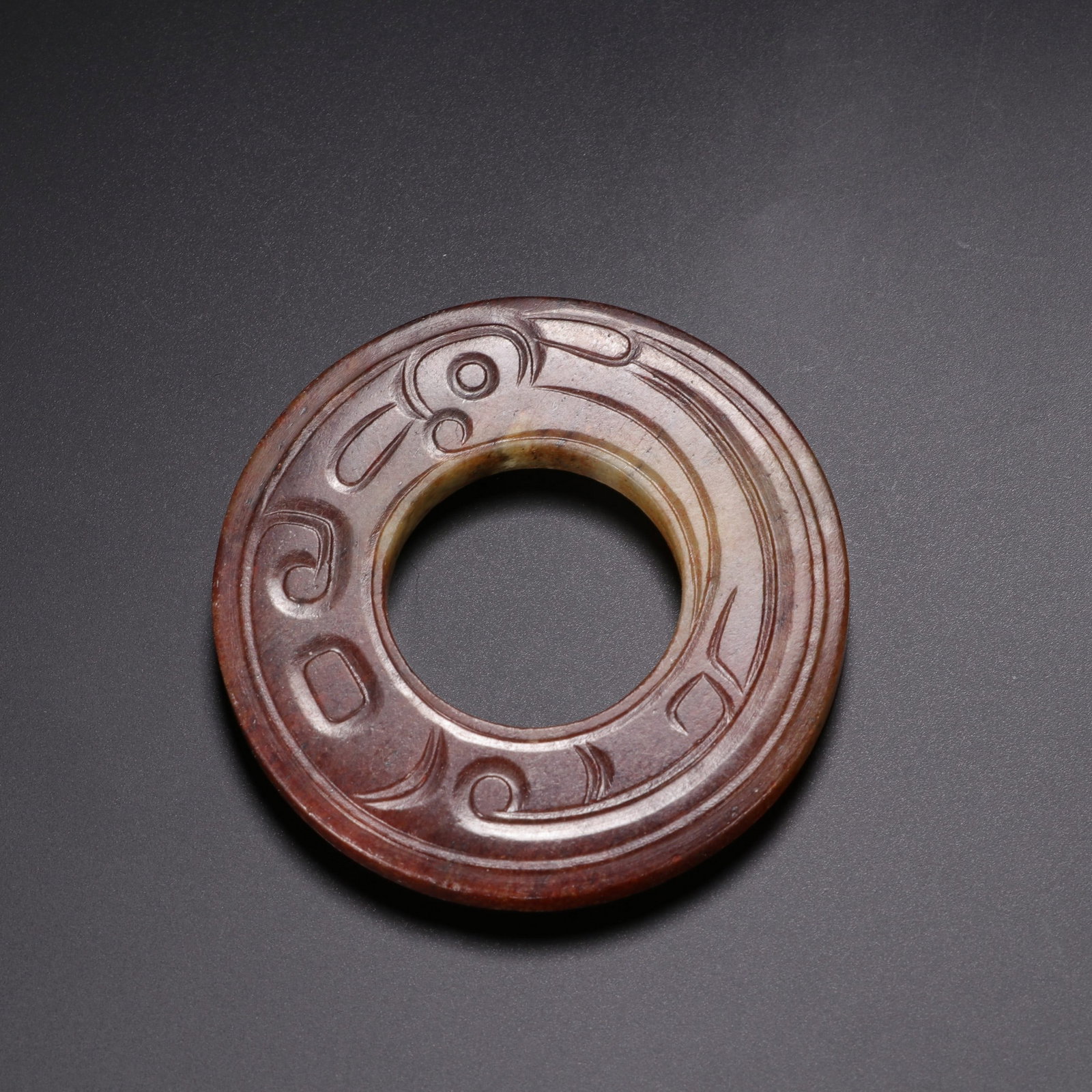 A JADE BI: 和田玉璧 A jade bi Diam.5.1cm