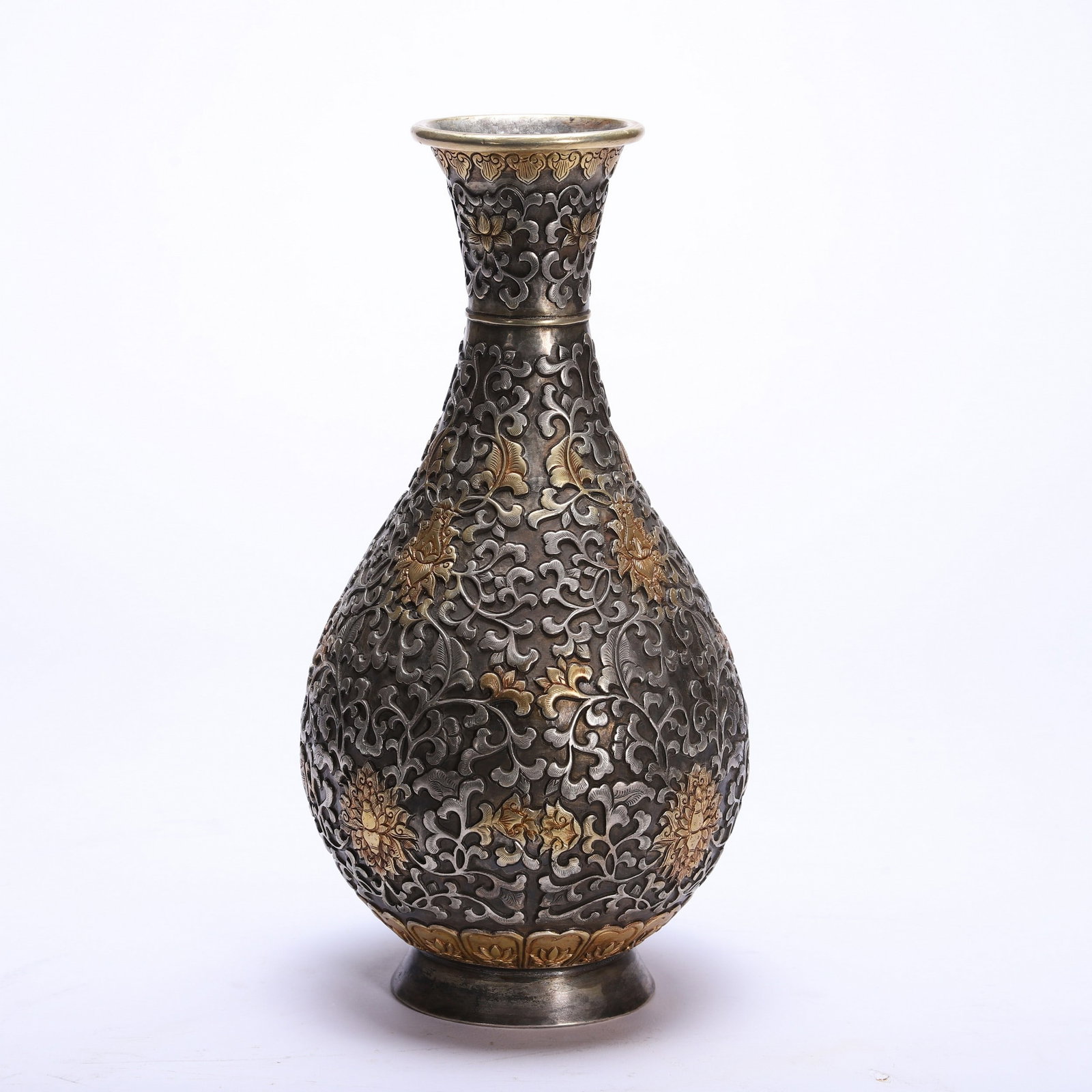 A COPPER GILDED VASE: 铜鎏金赏瓶 A copper gilded vase Ht.27cm