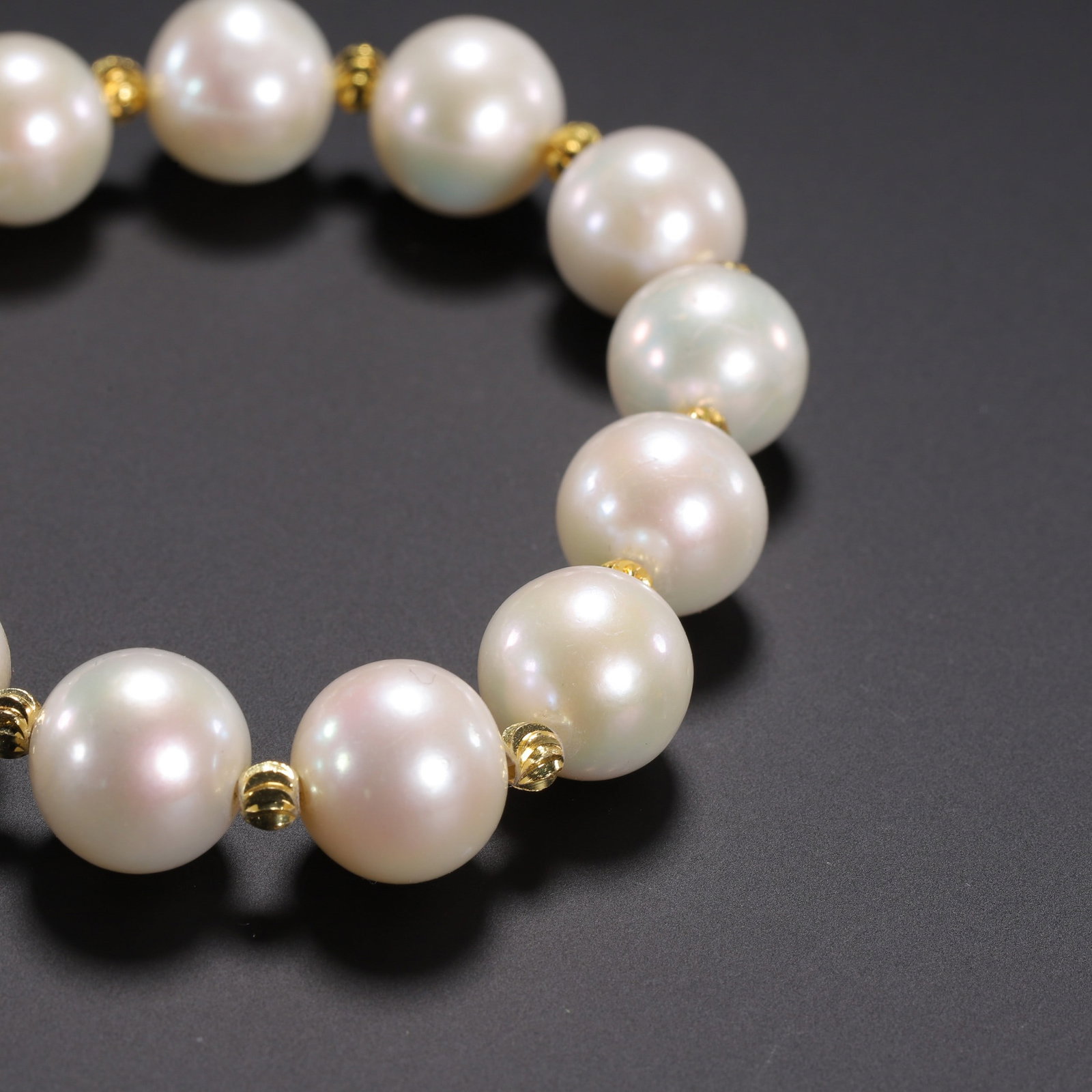 A PEARL BRACELETS - 9