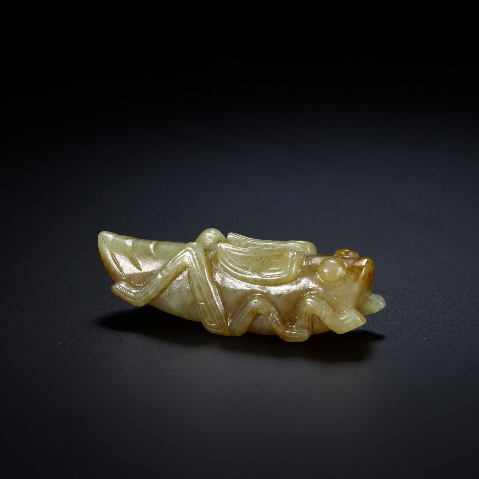 A JADE GRASSHOPPER: 玉蚂蚱 A jade grasshopper Lg.6.2cm Ht.1.8cm