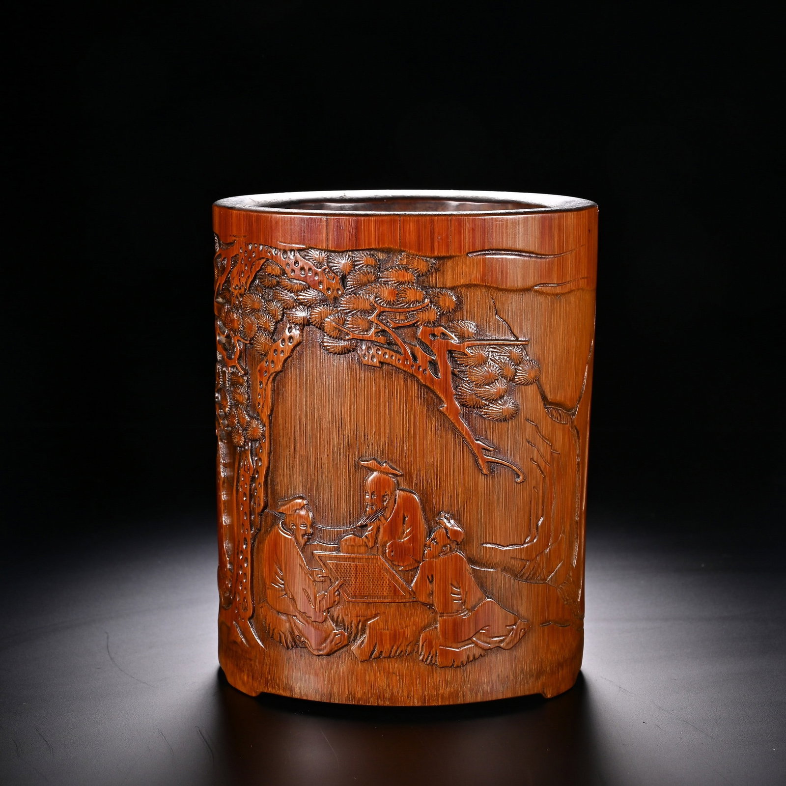 A COVERED BAMBOO BRUSH POT: 竹雕笔筒 A covered bamboo brush pot Ht.13cm