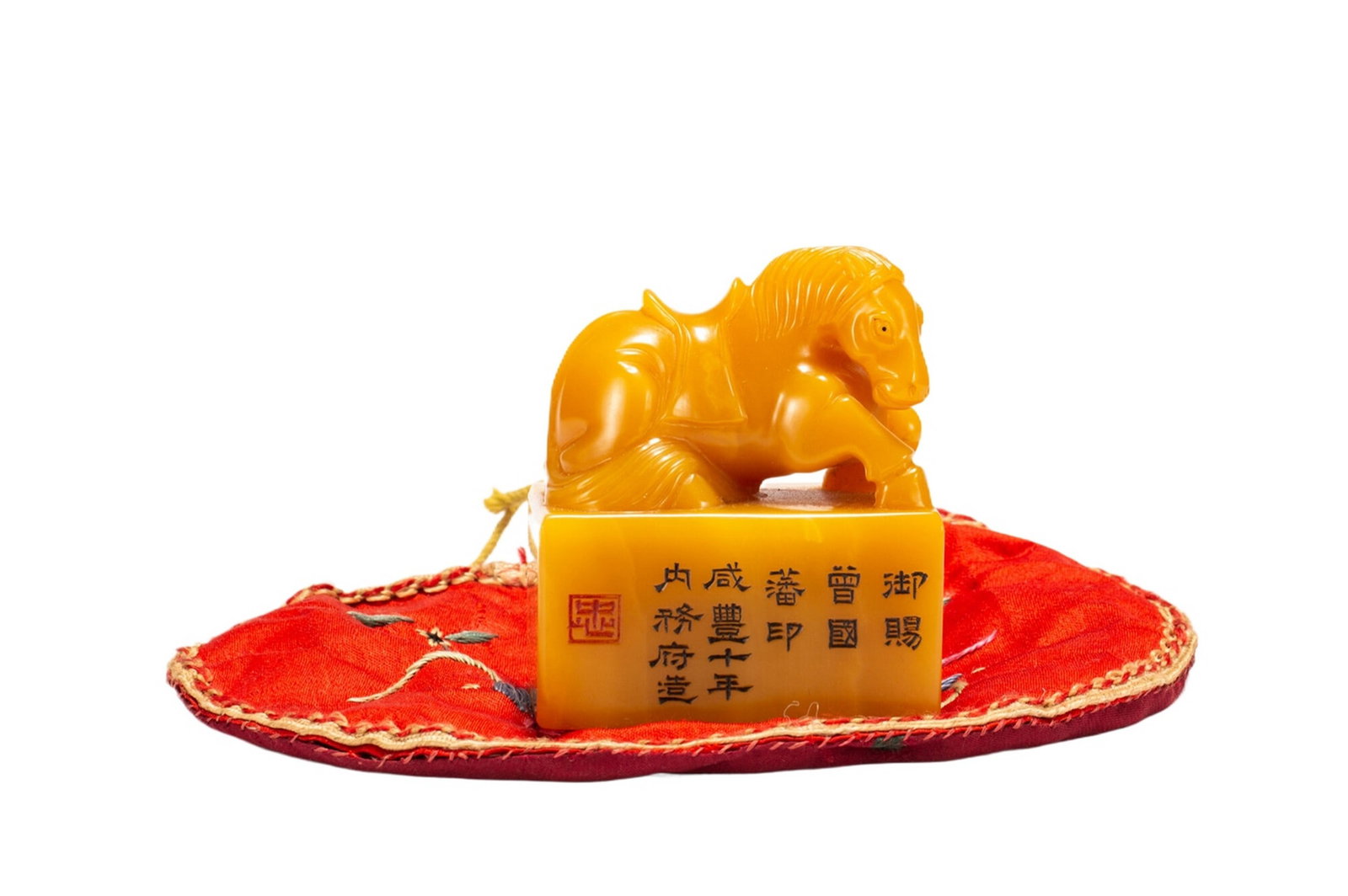 A TIANHUANG SEAL: 田黄印章 A tianhuang seal 6x4.5x7cm