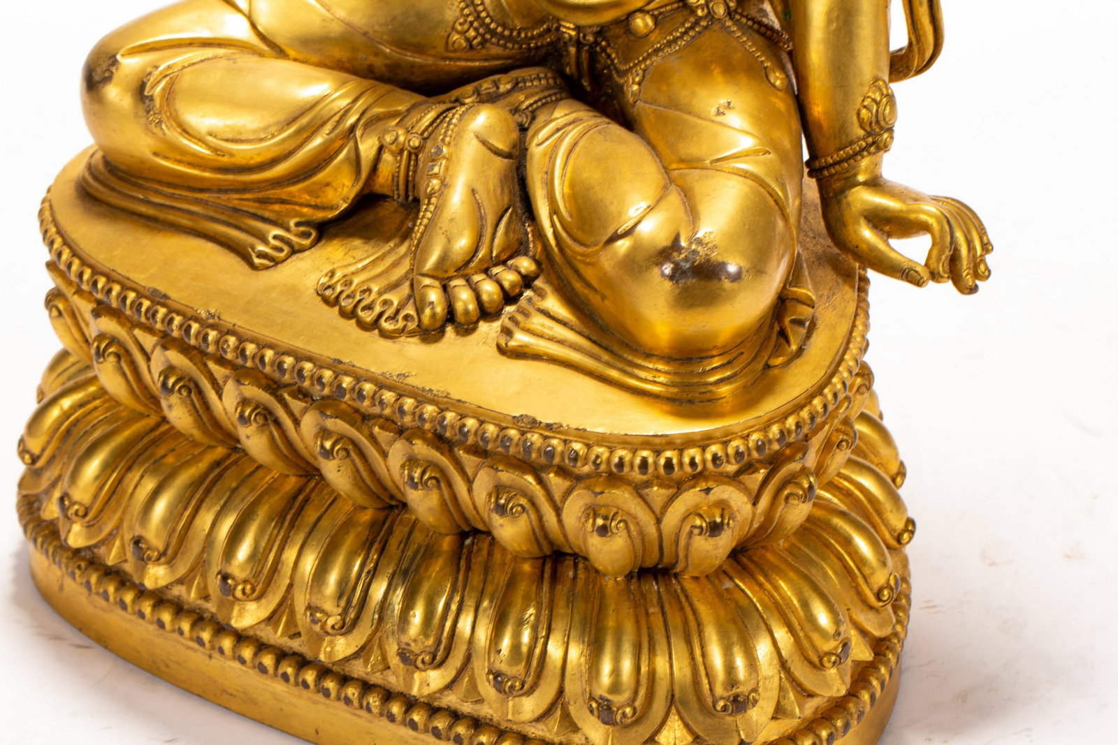 A COPPER GILDED BUDDHA STATUE - 6