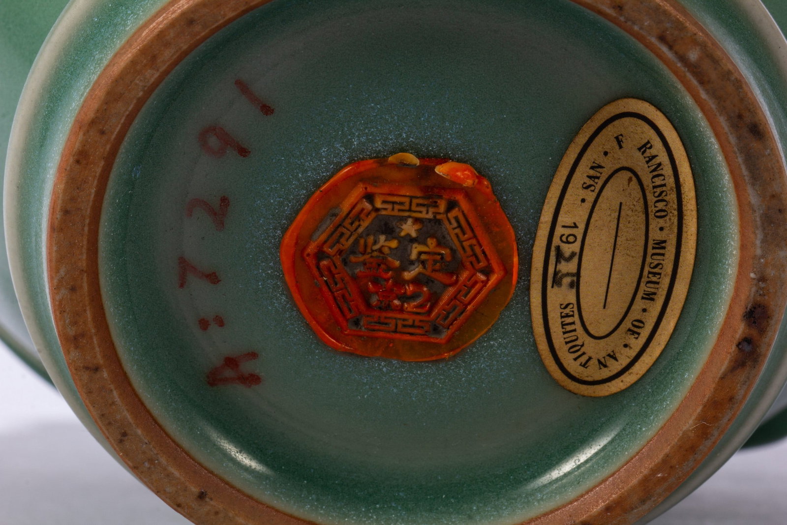 A LONGQUAN VASE - 10