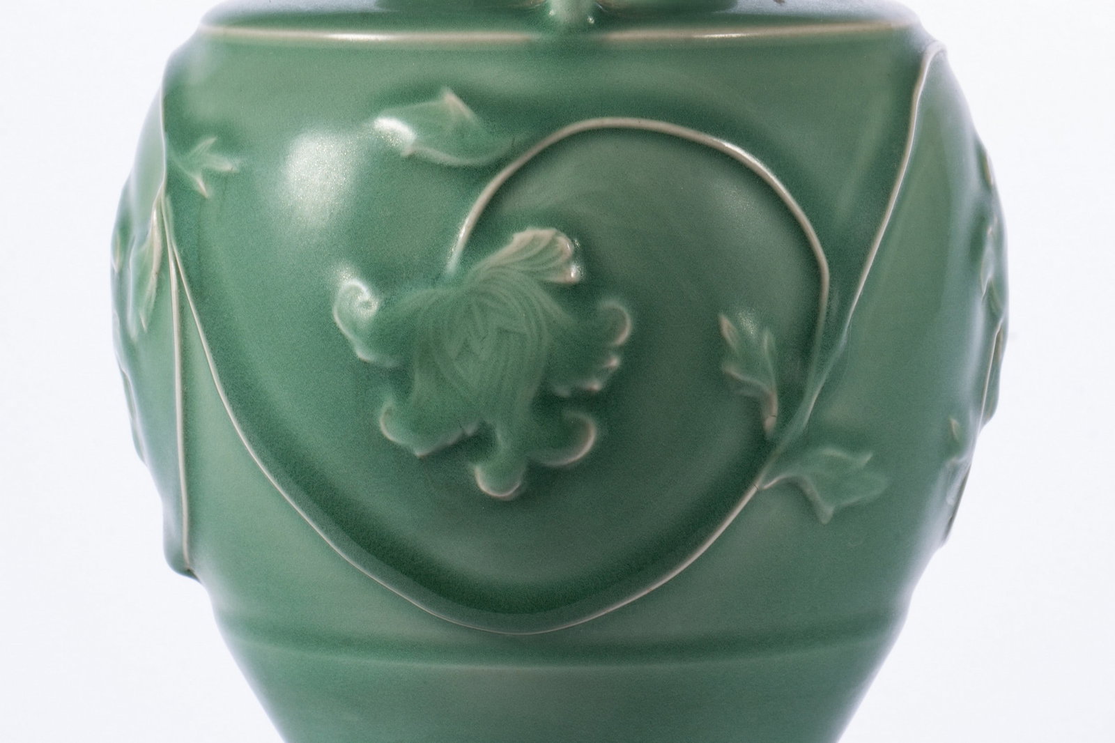 A LONGQUAN VASE - 4