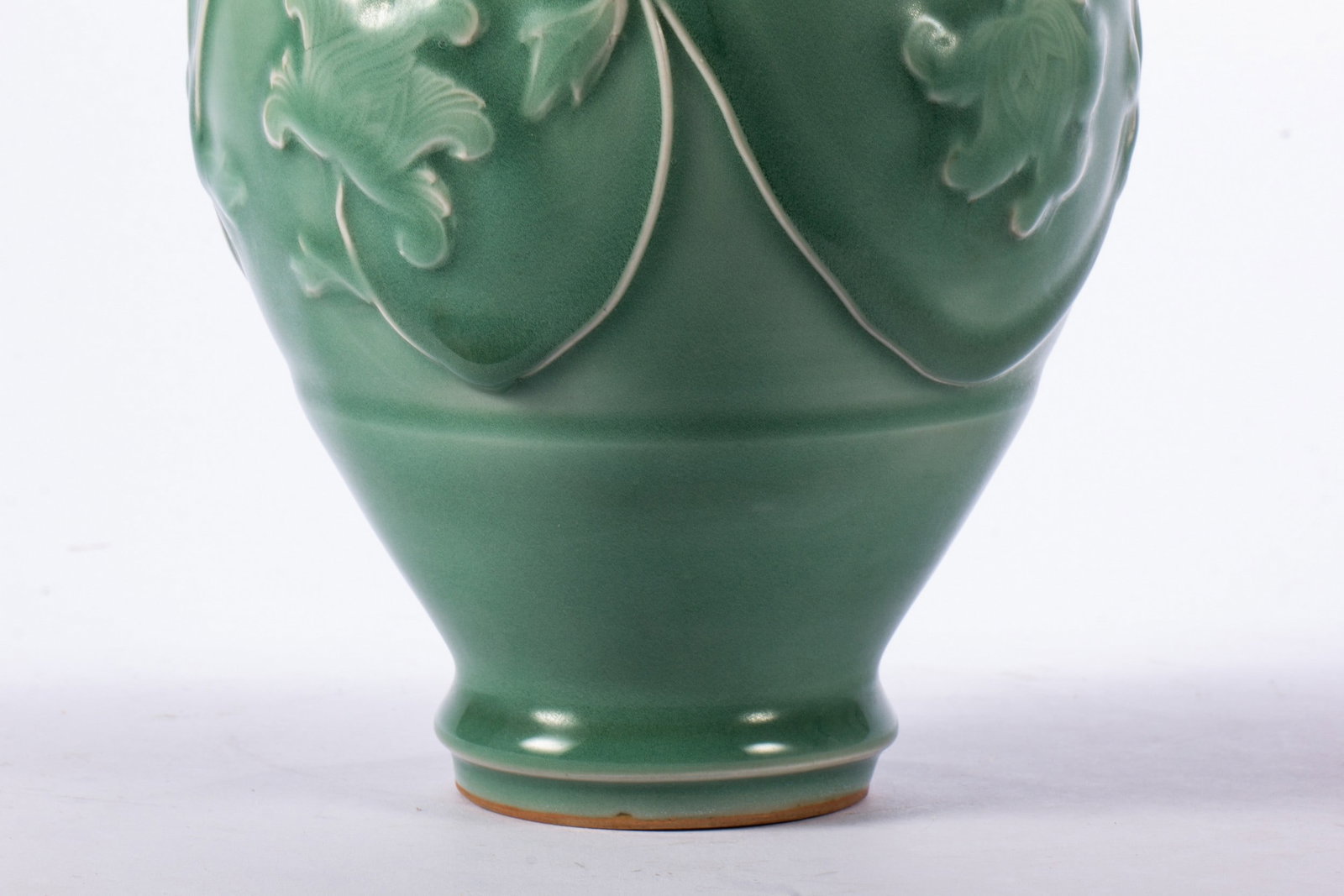 A LONGQUAN VASE - 7