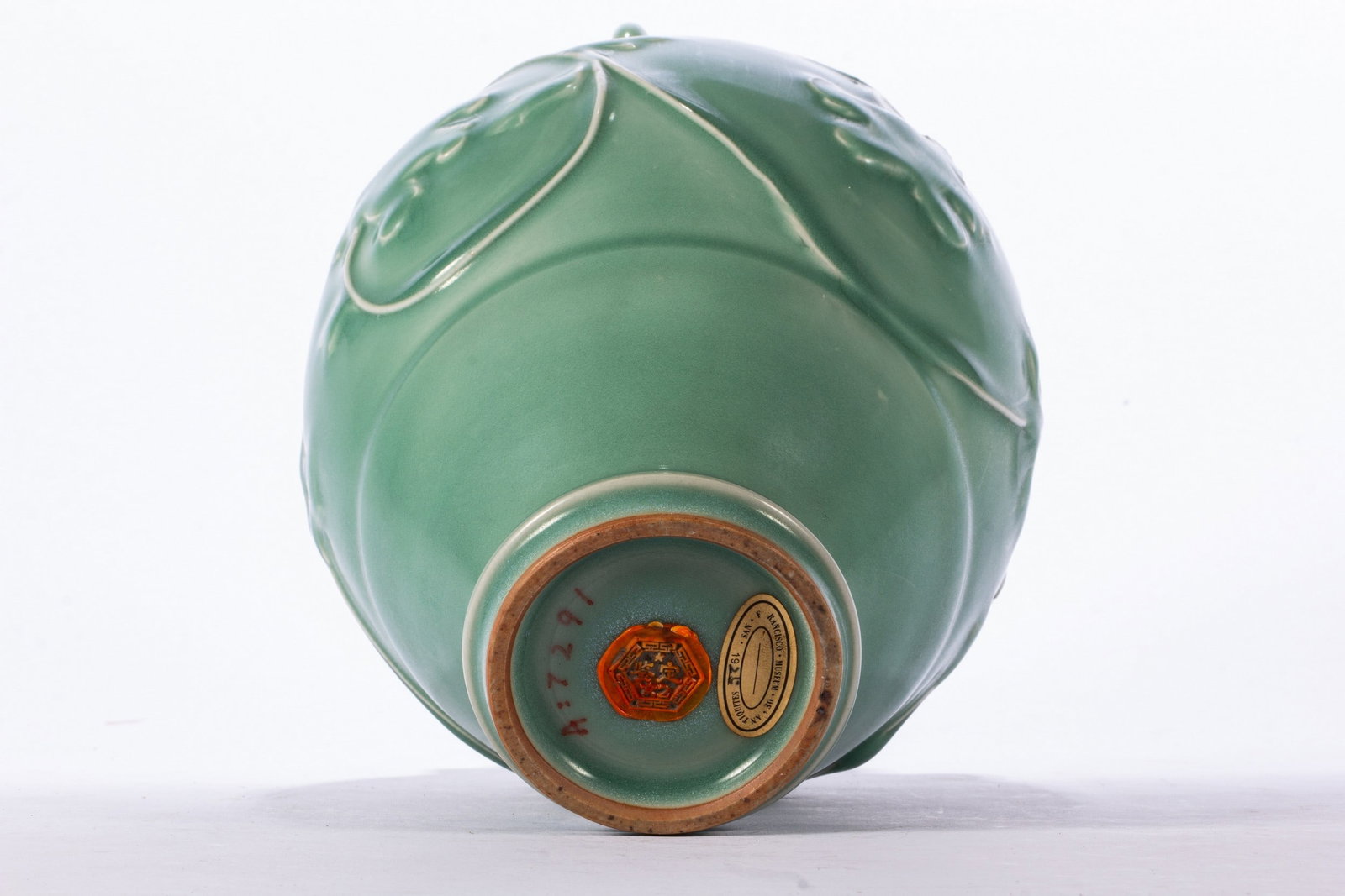A LONGQUAN VASE - 9