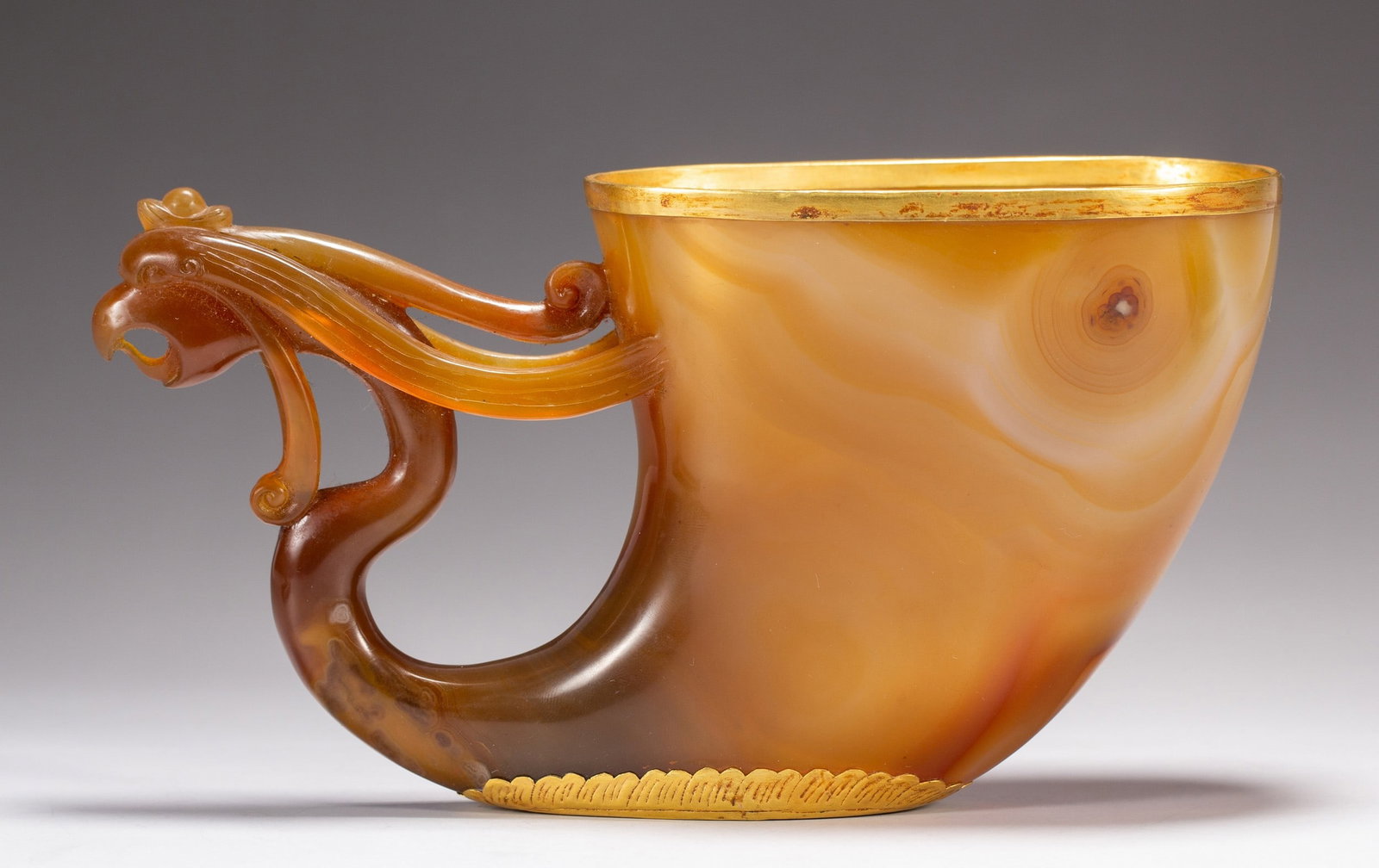 A AGATE CUP: 包金玛瑙凤杯 A agate cup 19x6.5x10.5cm