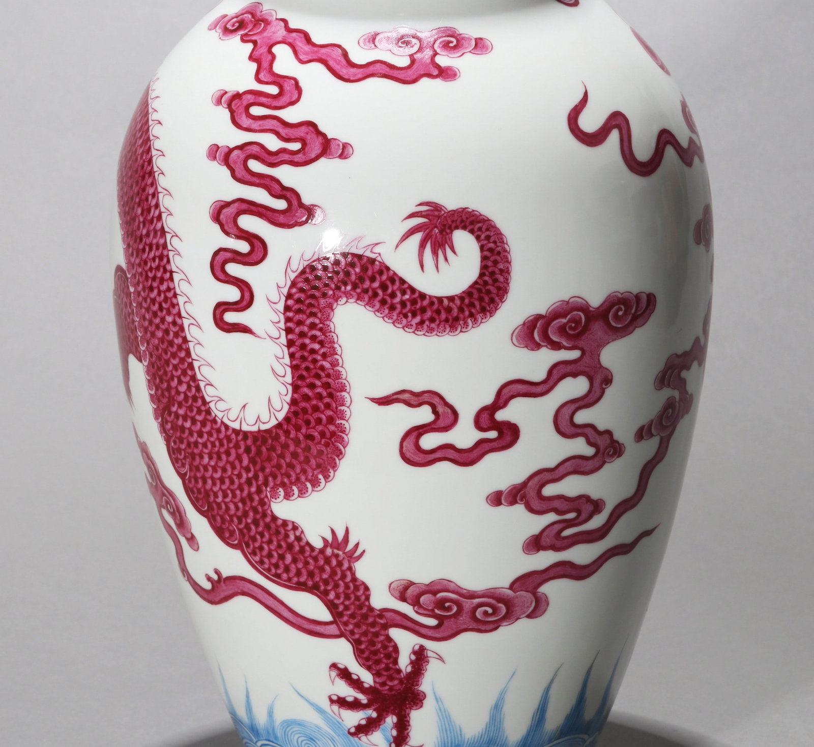 A RUBY-RED GROUND DRAGON VASE - 7